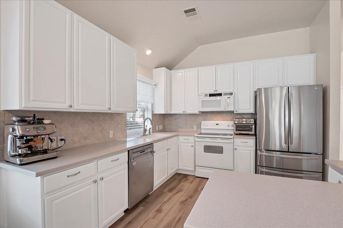 409 Carismatic Ln Property Photo 6