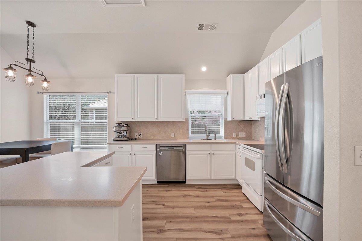 409 Carismatic Ln Property Photo 7
