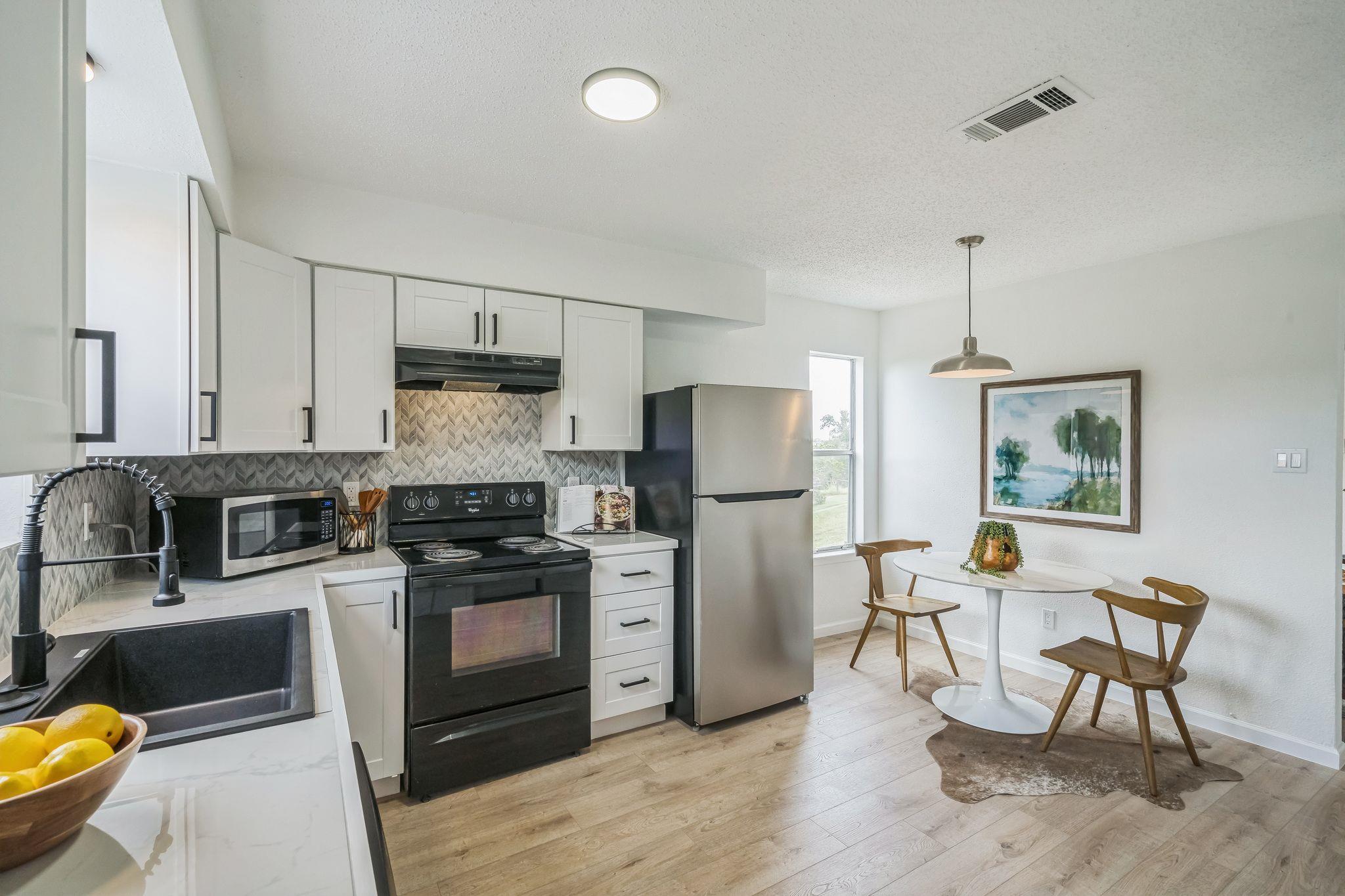 6914 Rifle Bnd Property Photo 5