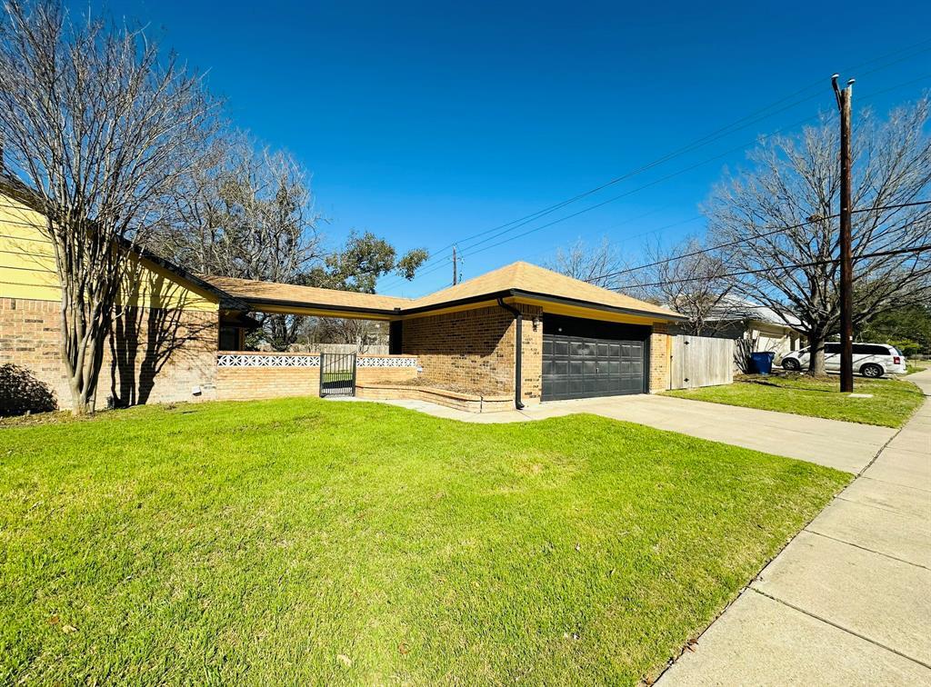 306 Applewood Dr Property Photo 2