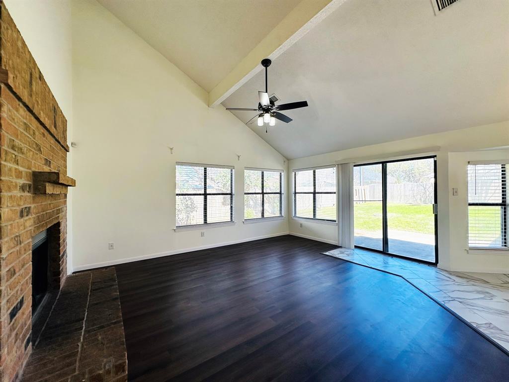 306 Applewood Dr Property Photo 5