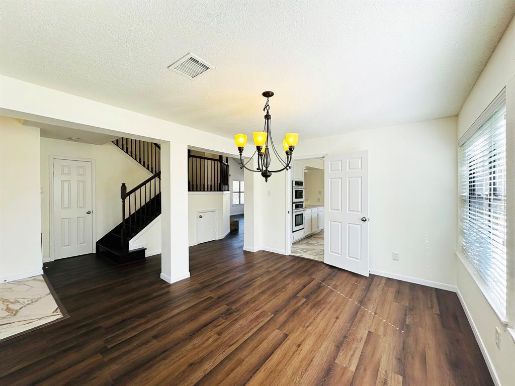 306 Applewood Dr Property Photo 6