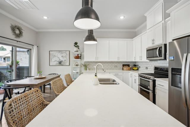 332 Adams St Property Photo 11