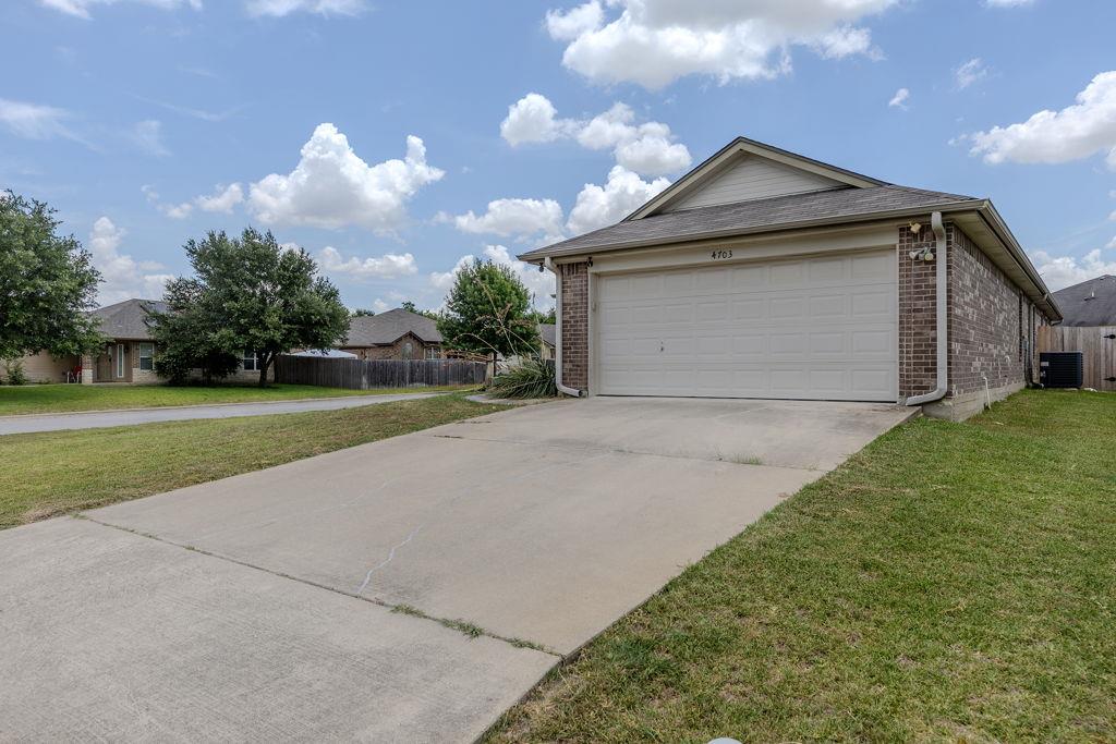 4703 Stonehaven Dr Property Photo 1