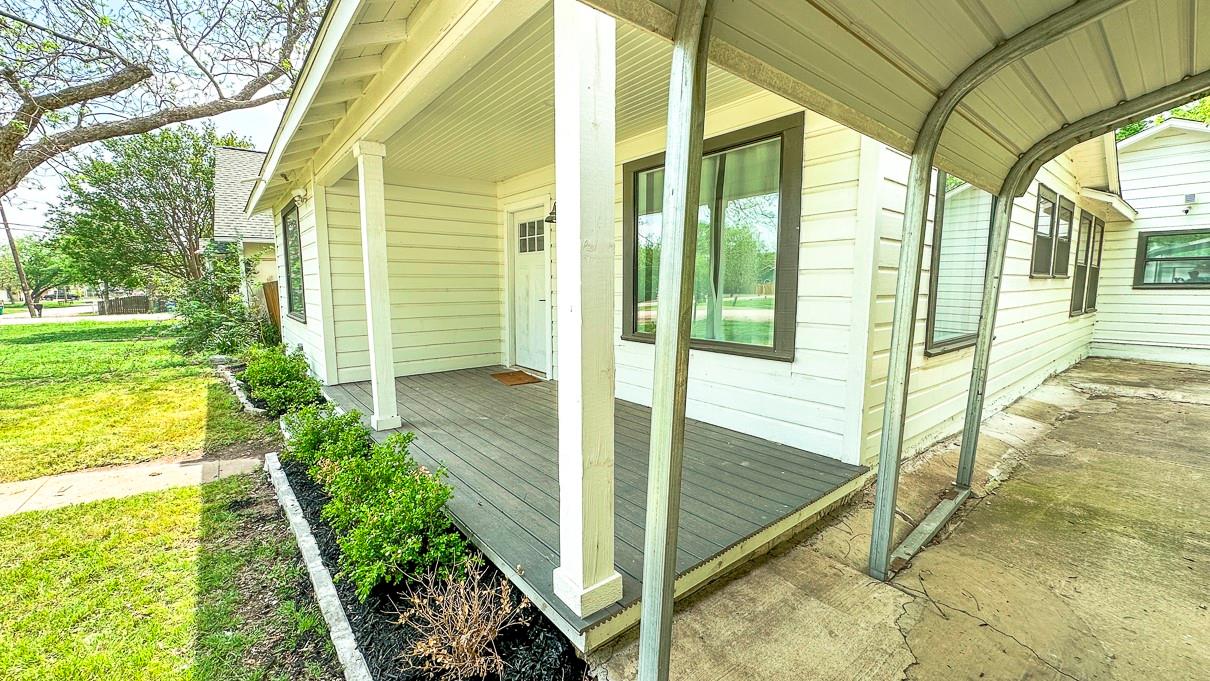 403 Lizzie St Property Photo 2