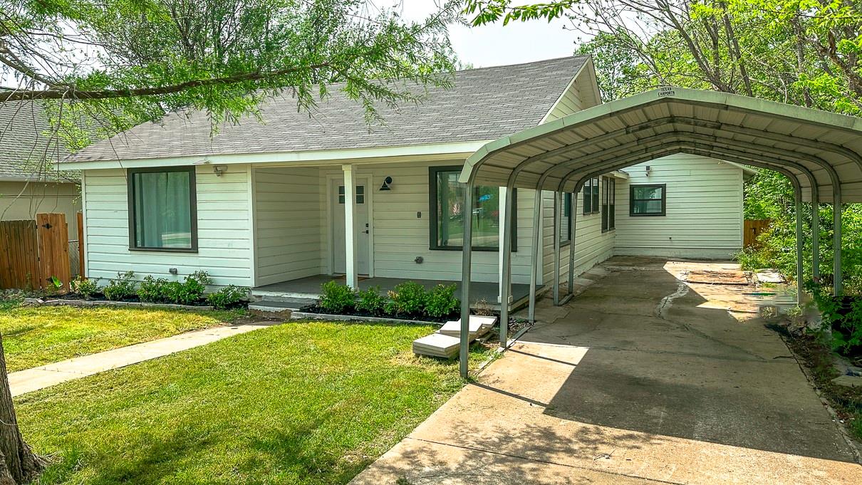 403 Lizzie St Property Photo 6
