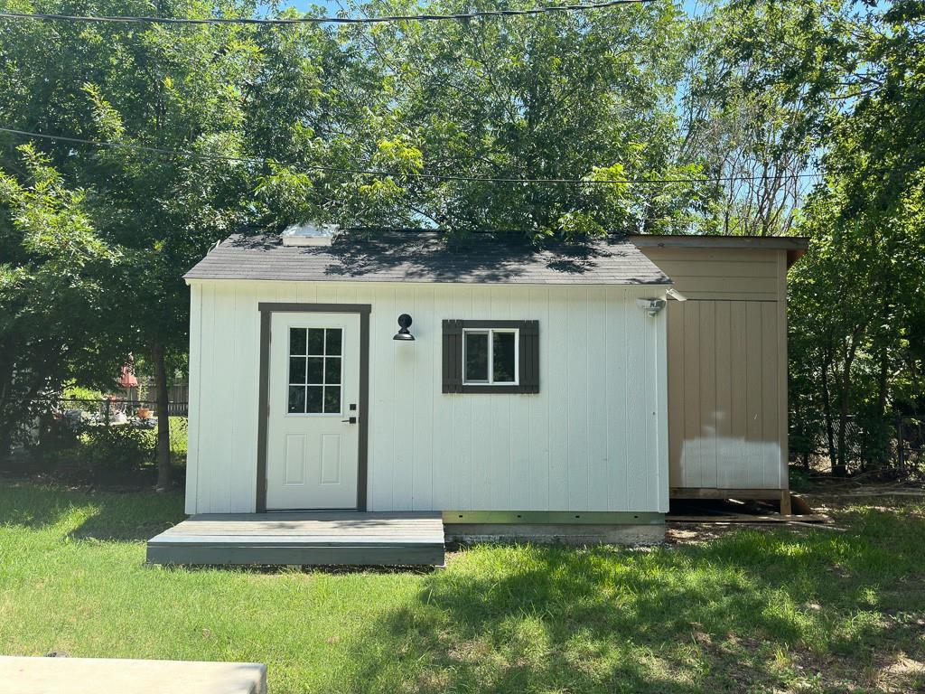 403 Lizzie St Property Photo 32