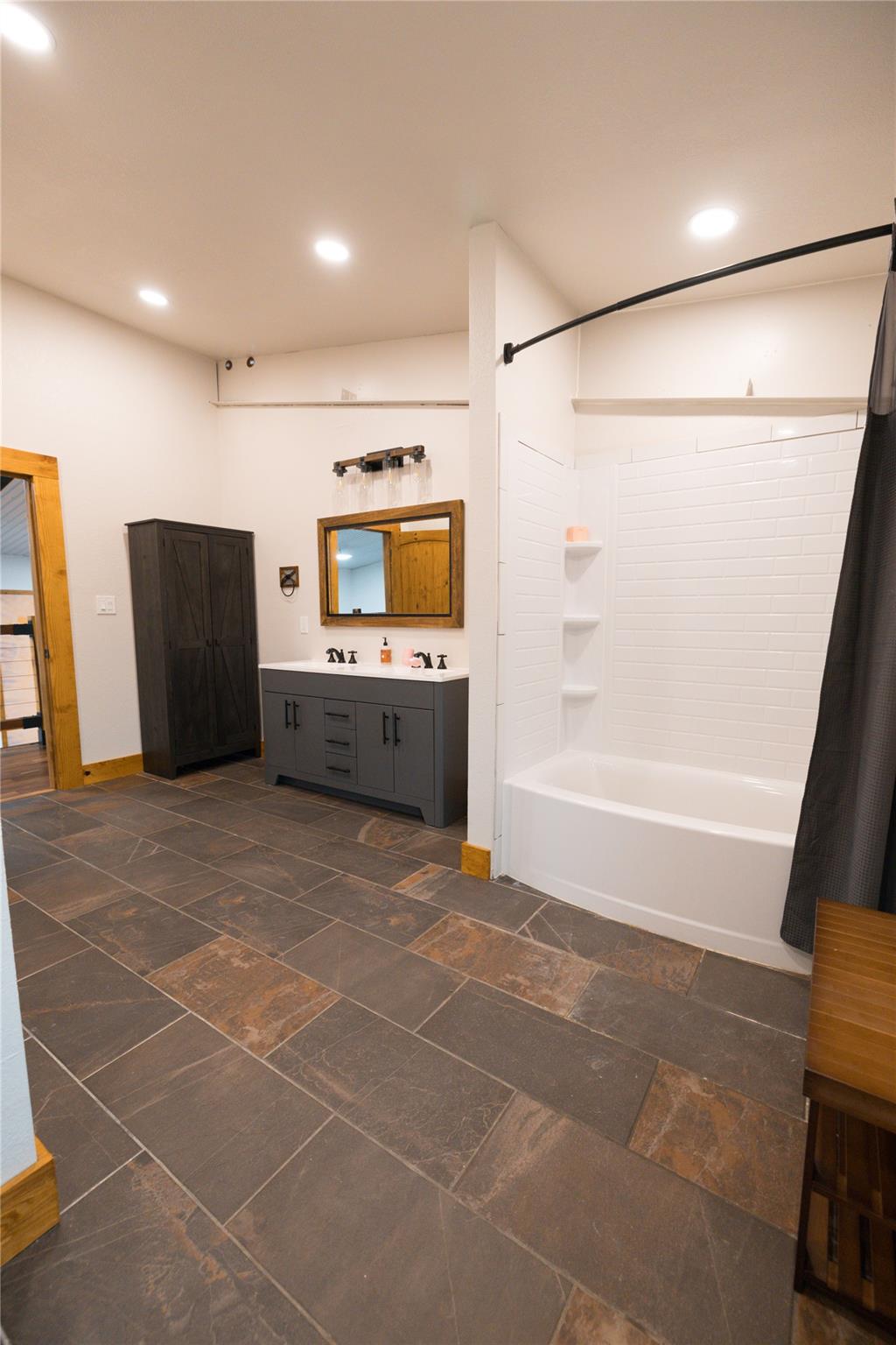 143 County Rd Property Photo 16