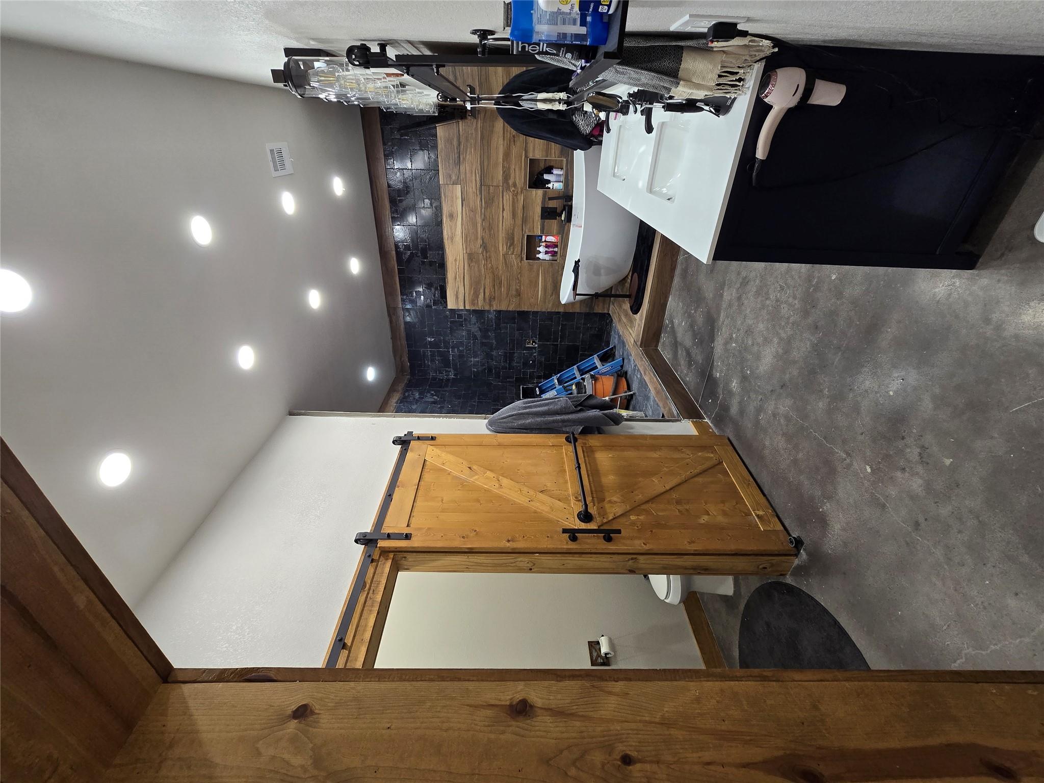 143 County Rd Property Photo 21