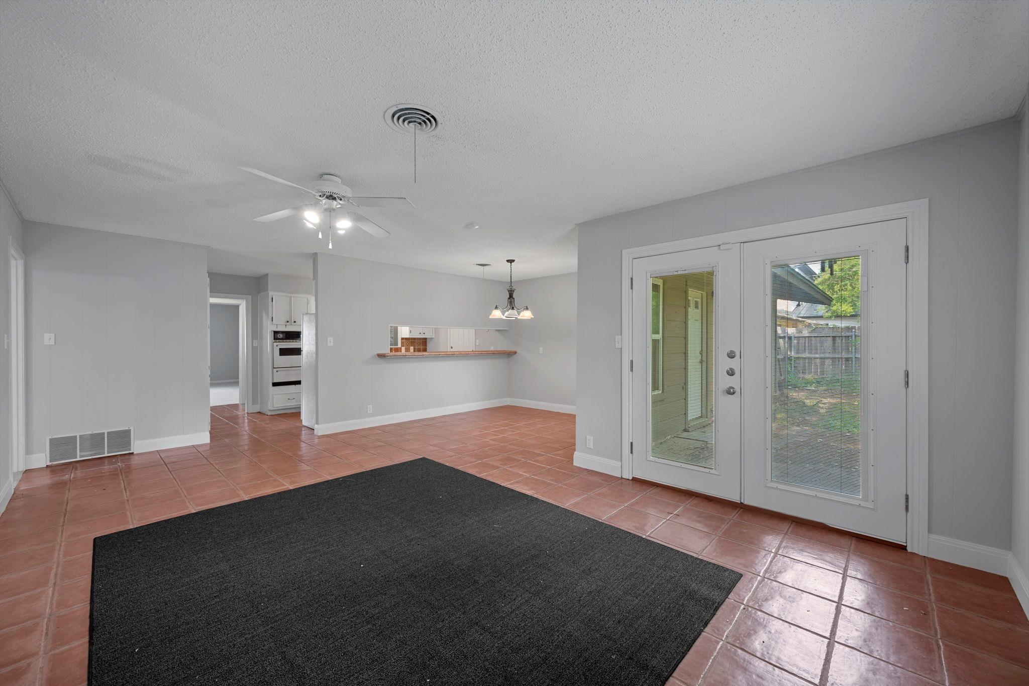 3100 Whiteway Dr Property Photo 3