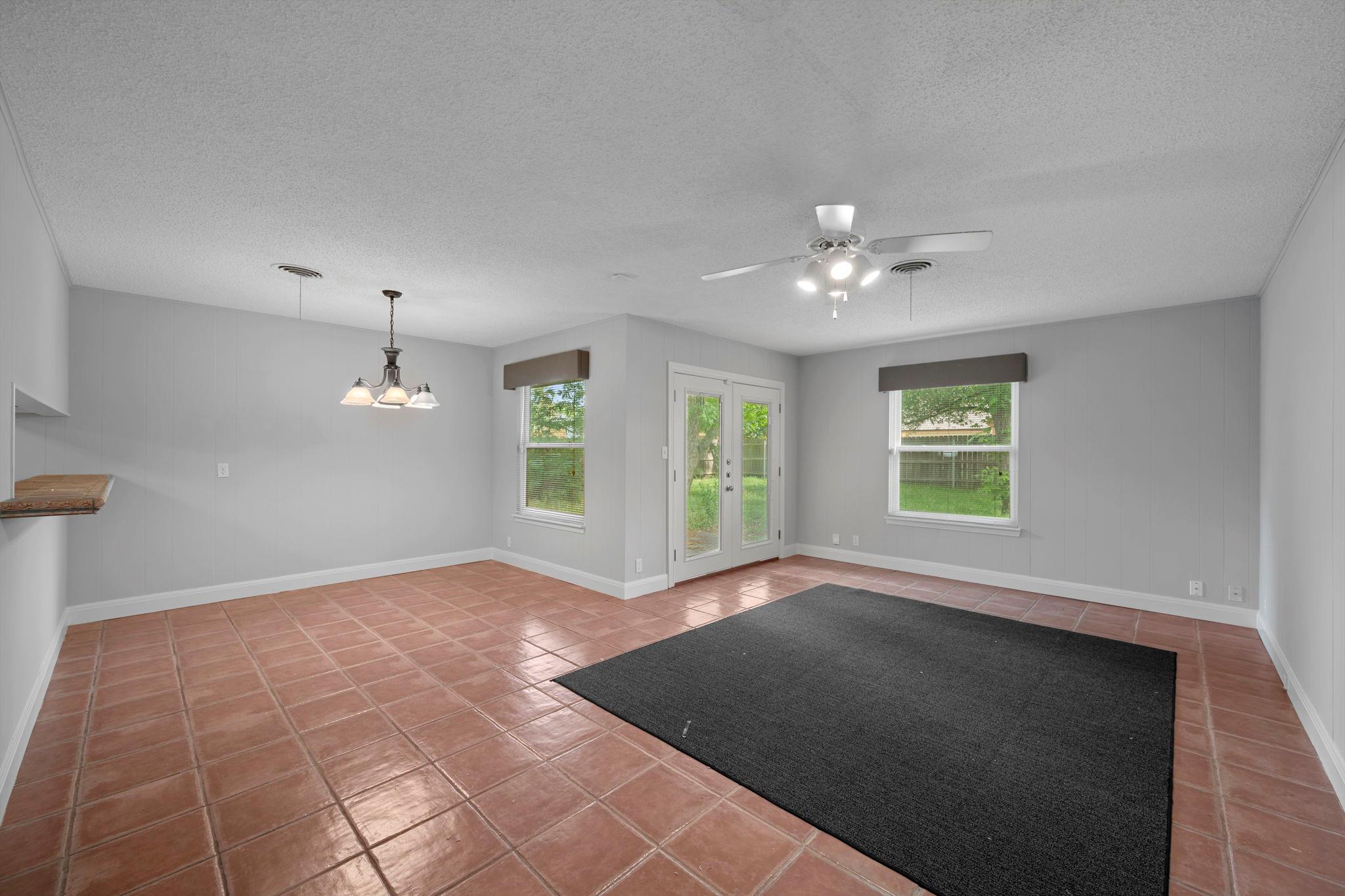3100 Whiteway Dr Property Photo 4