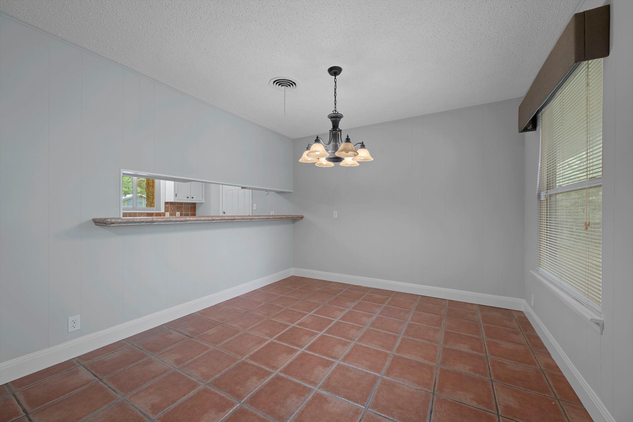 3100 Whiteway Dr Property Photo 5