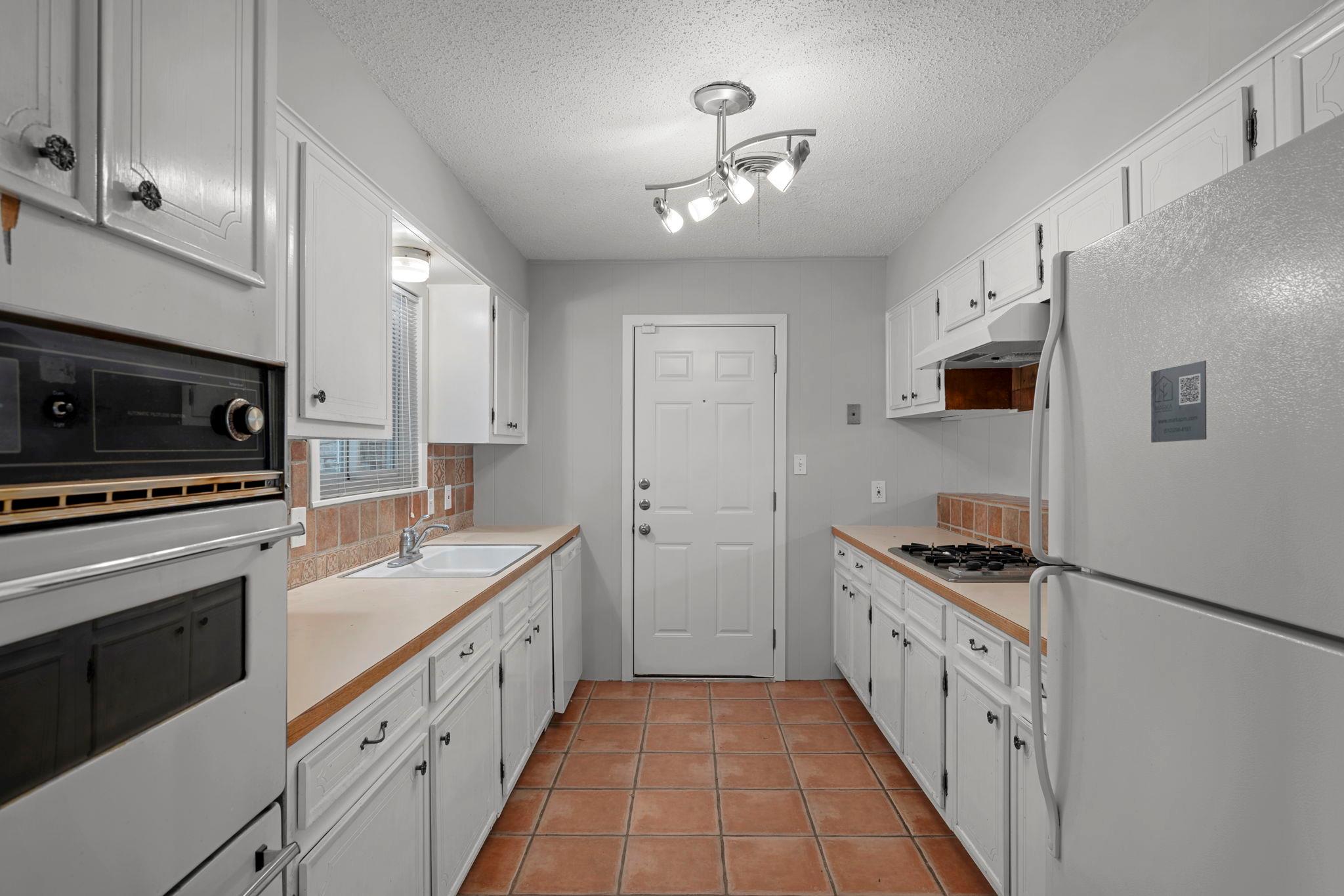 3100 Whiteway Dr Property Photo 6