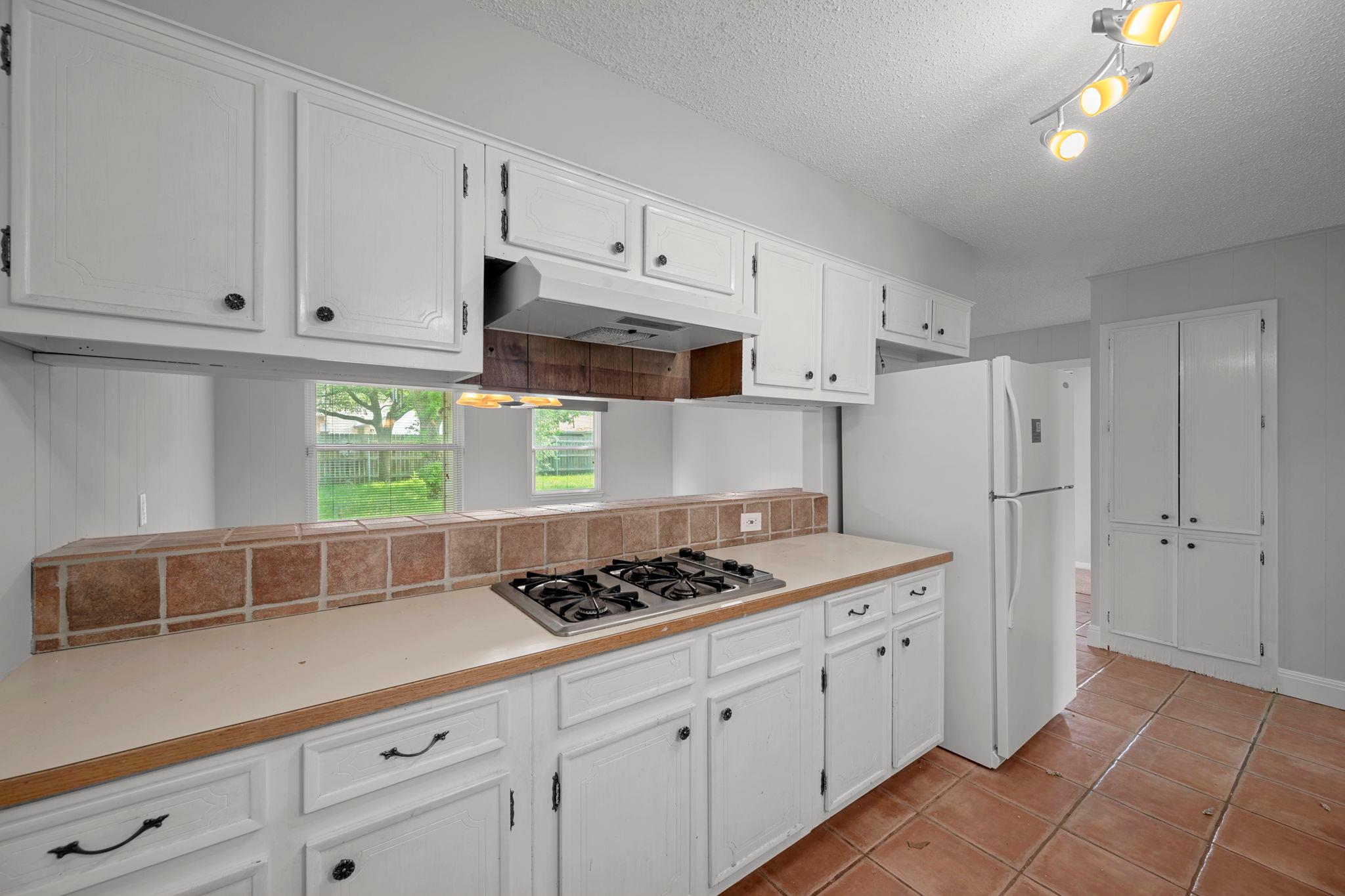 3100 Whiteway Dr Property Photo 8