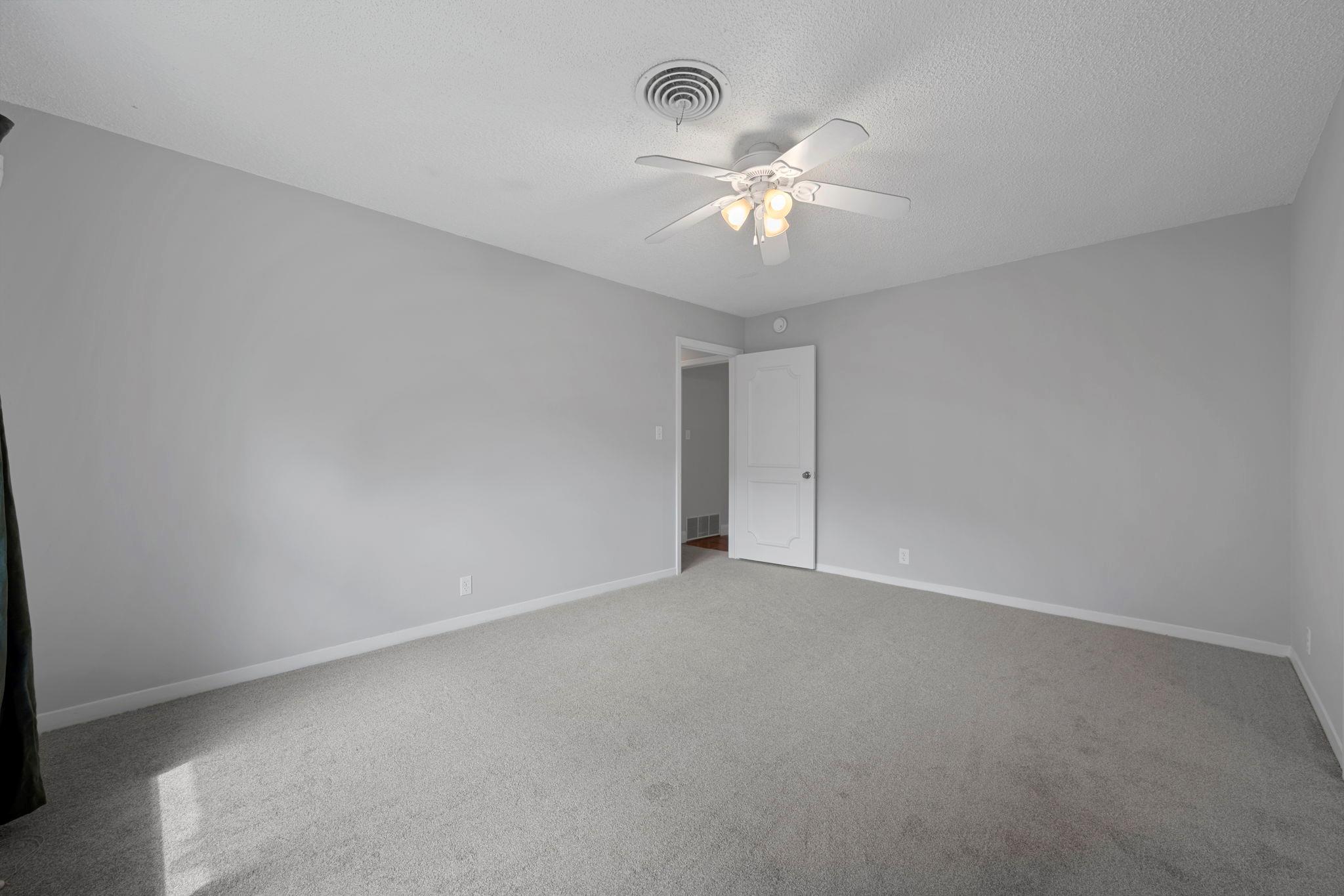 3100 Whiteway Dr Property Photo 13