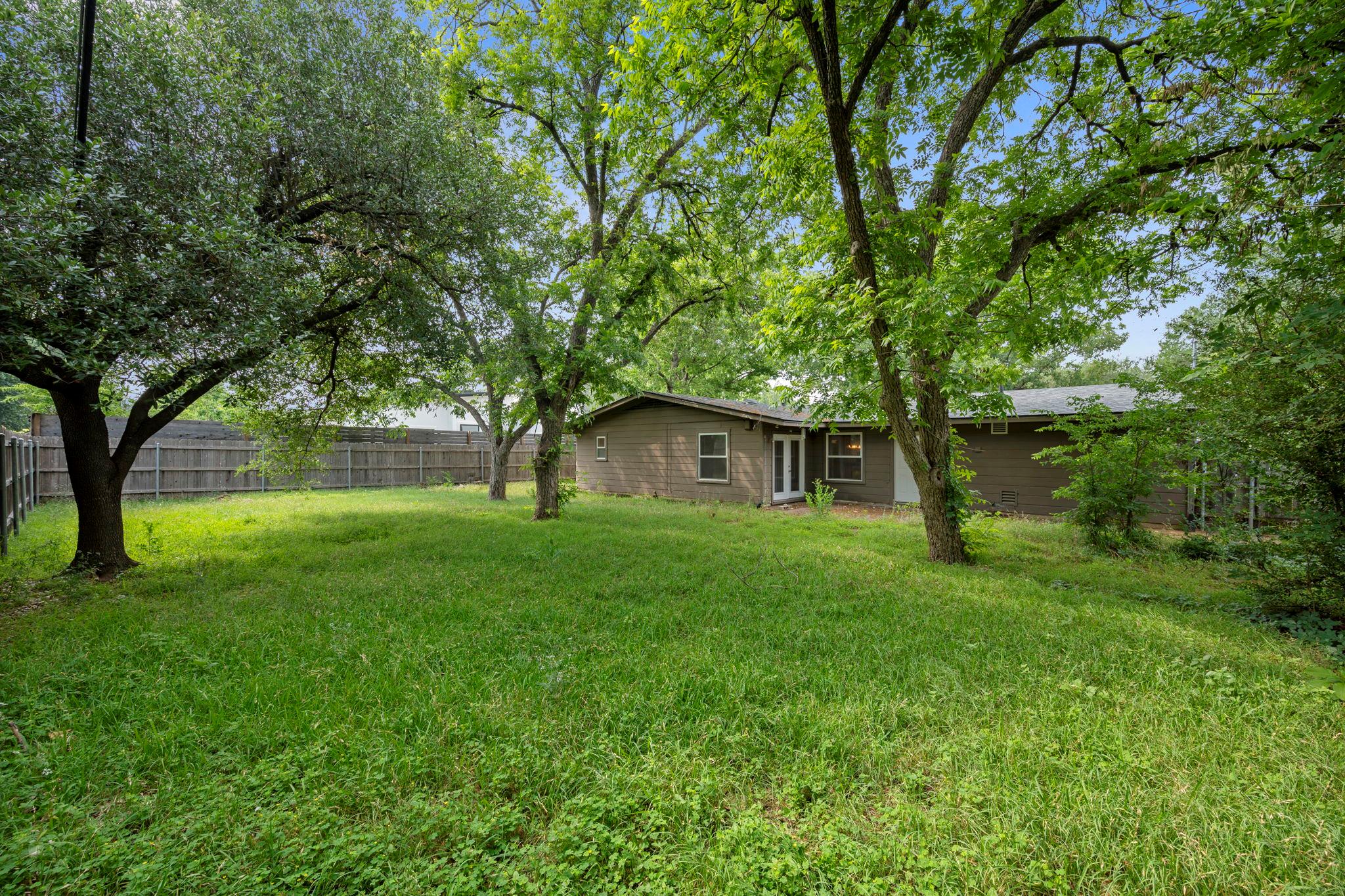 3100 Whiteway Dr Property Photo 22