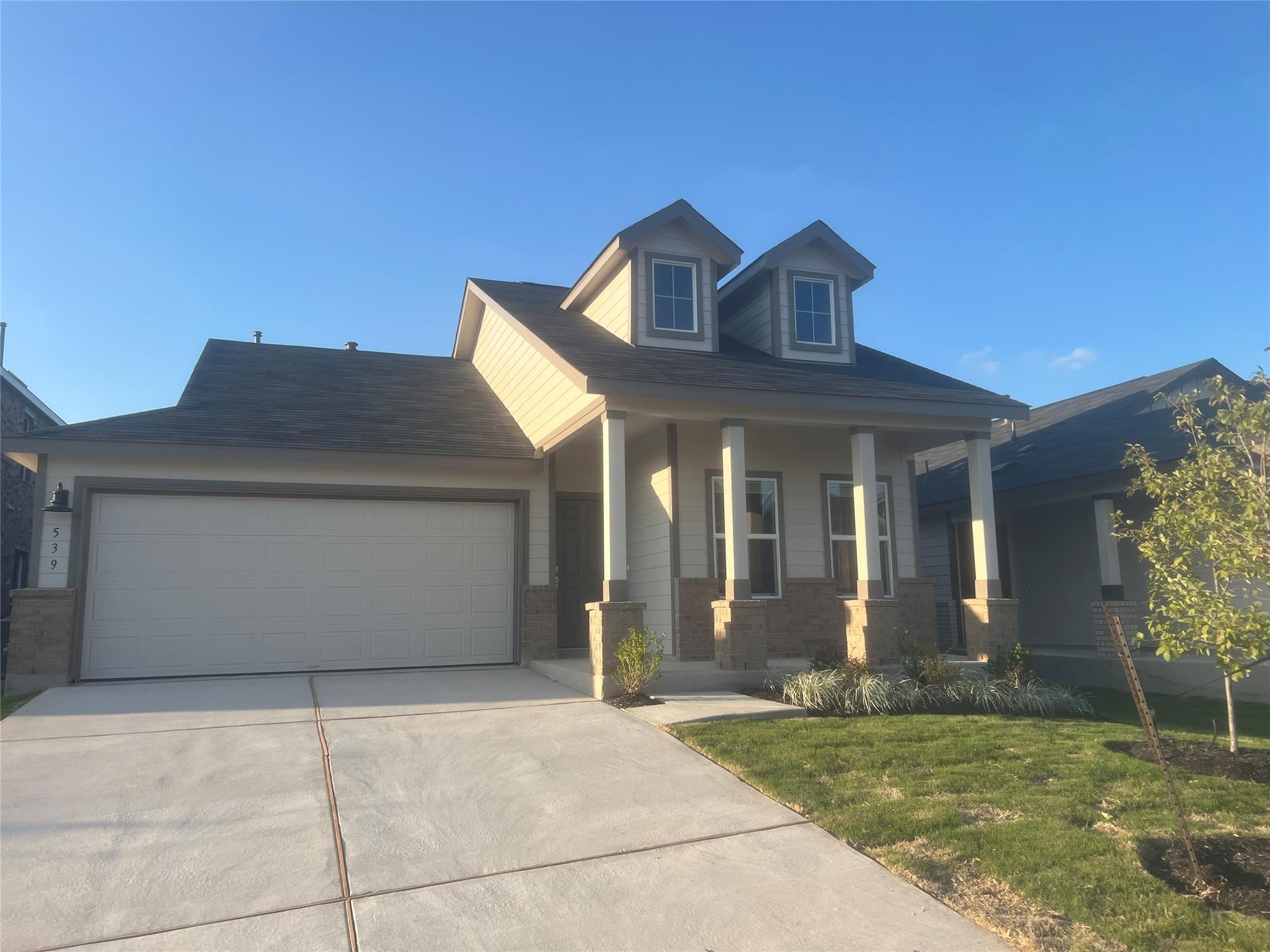 539 Avre Loop Property Photo 3