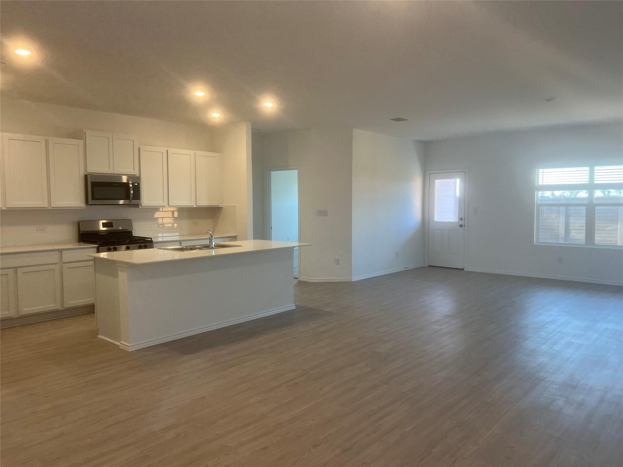 539 Avre Loop Property Photo 12