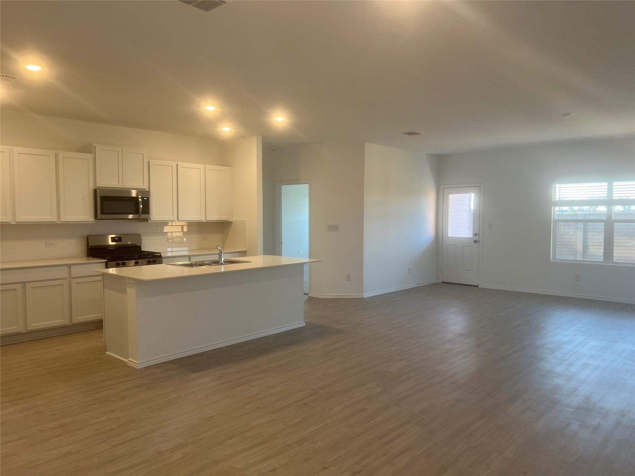 539 Avre Loop Property Photo 13