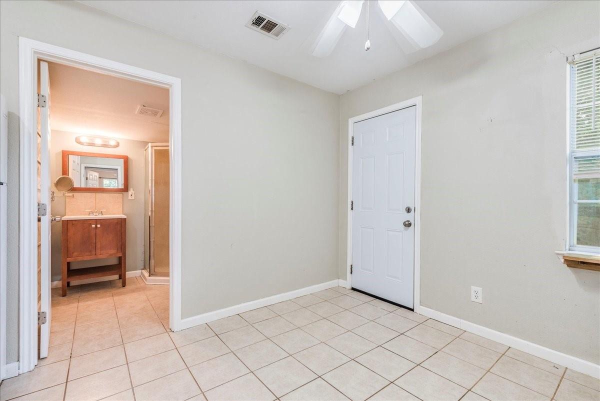 609 Cottonwood St #b Property Photo 3