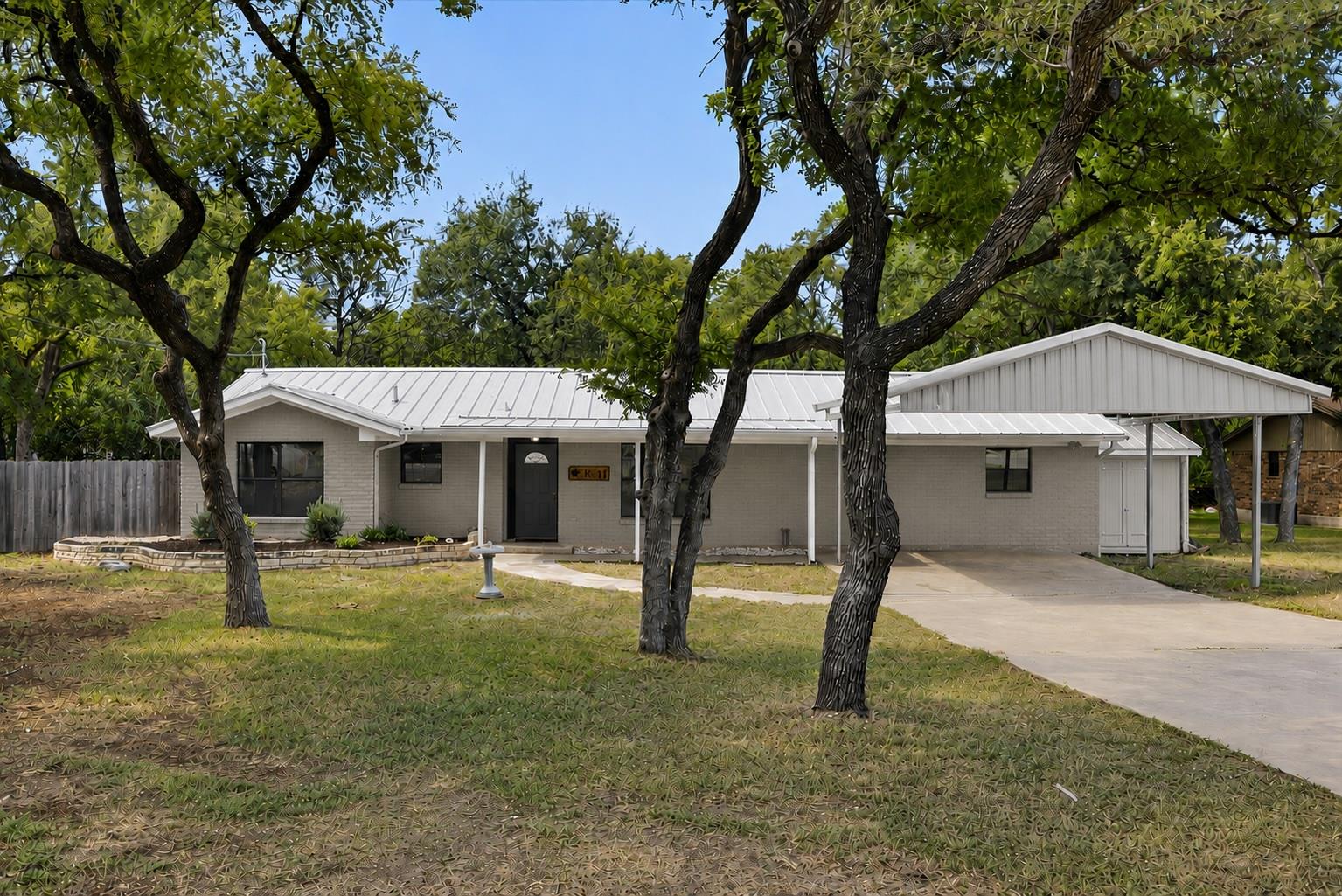 1011 Serenada Dr Property Photo 2