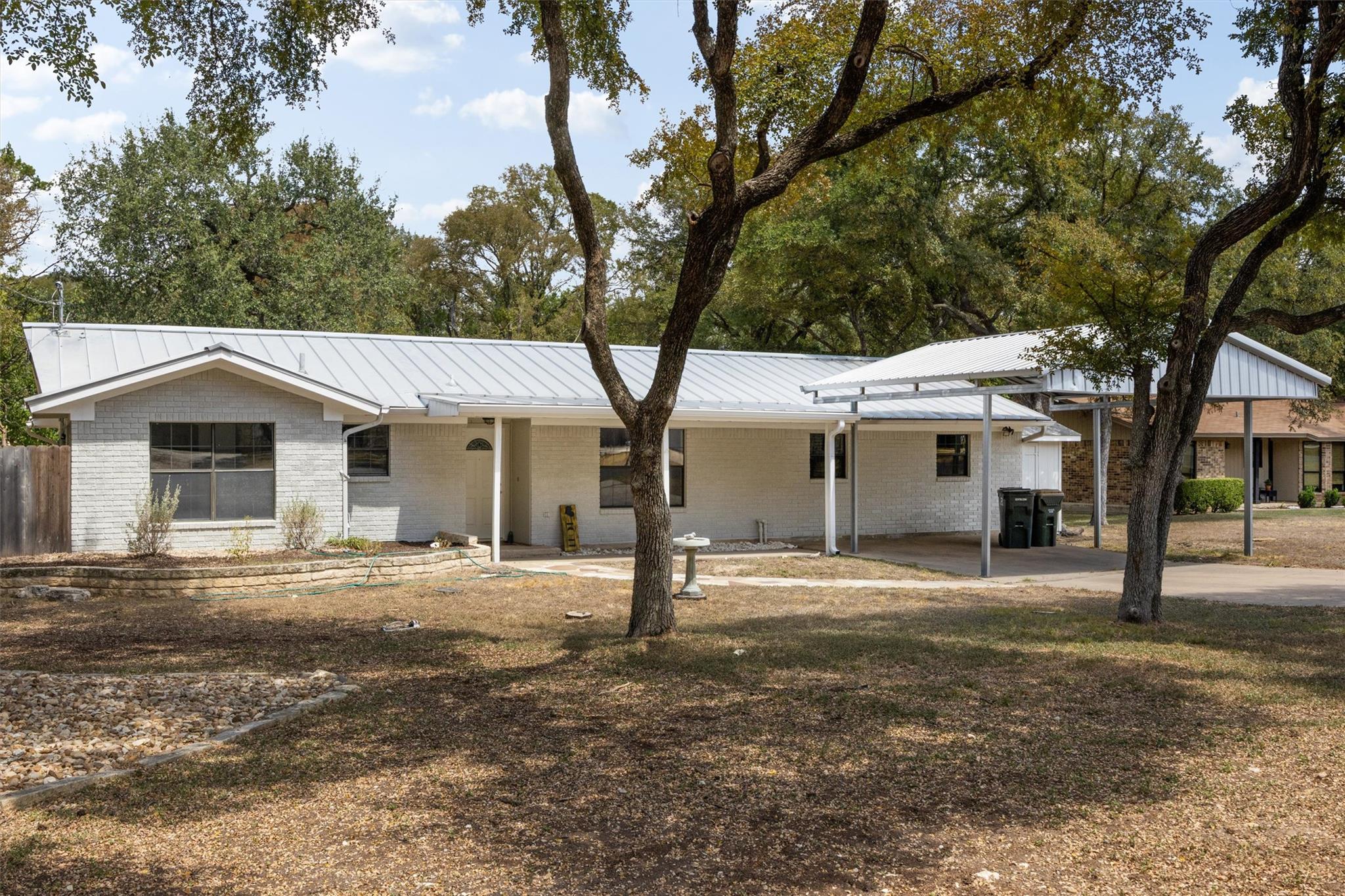 1011 Serenada Dr Property Photo 2