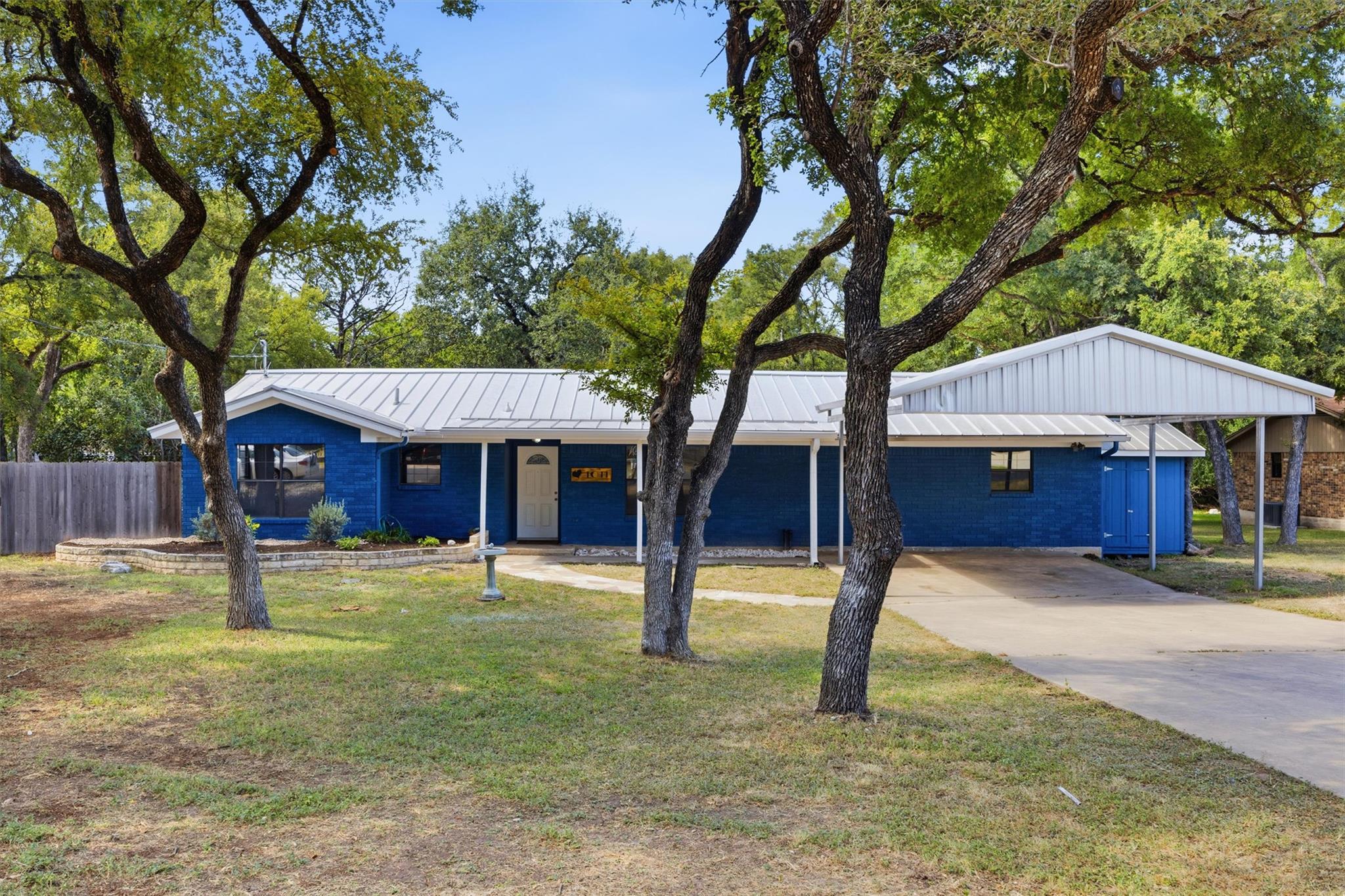 1011 Serenada Dr Property Photo 3
