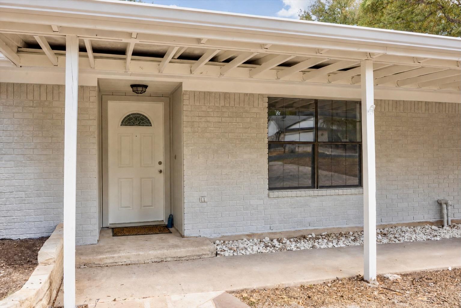 1011 Serenada Dr Property Photo 4