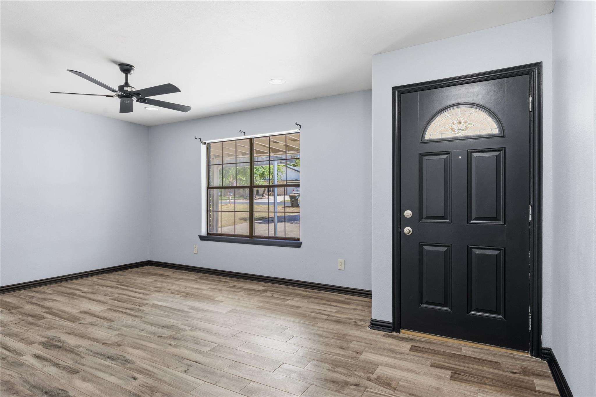 1011 Serenada Dr Property Photo 5