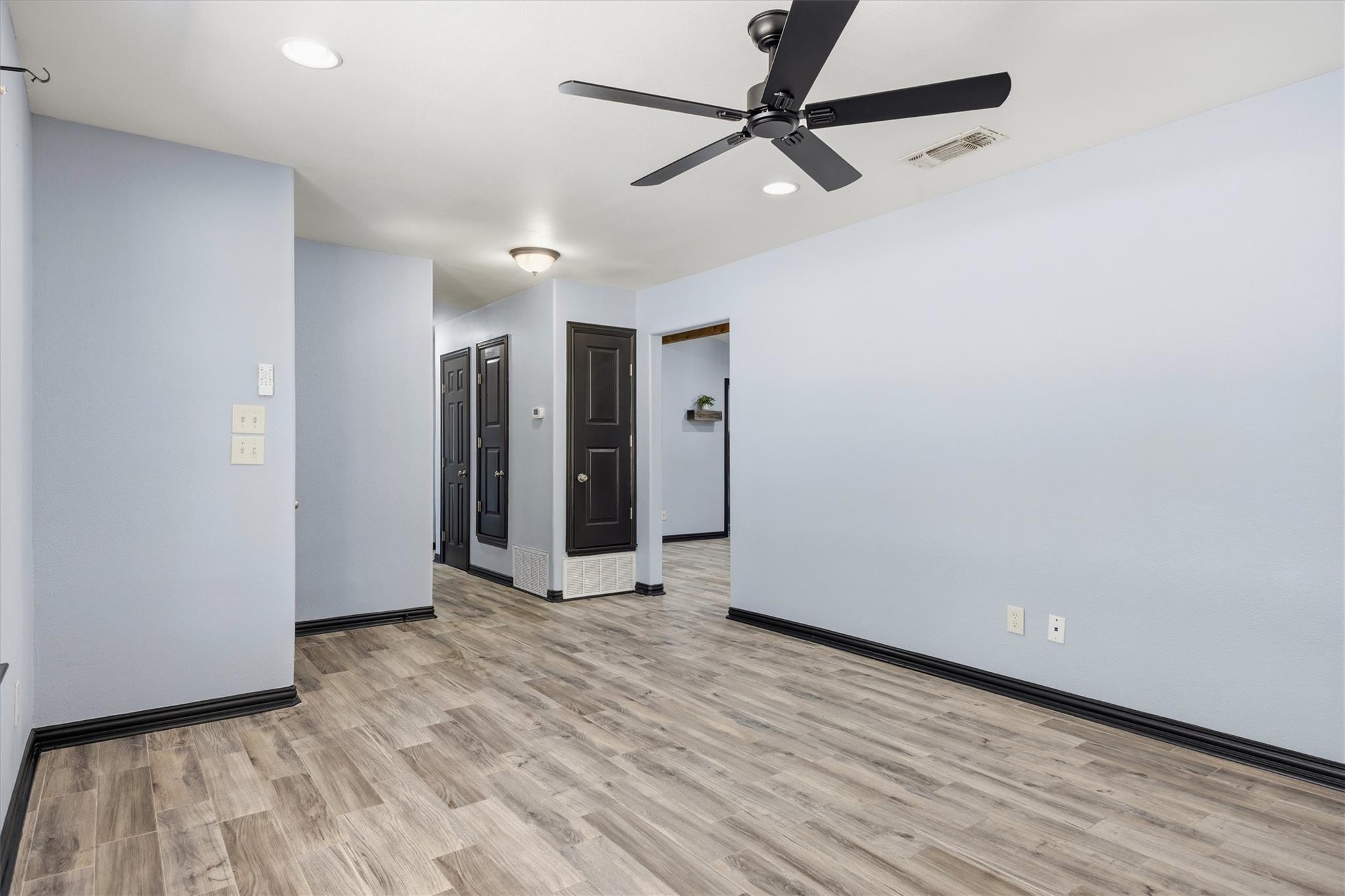 1011 Serenada Dr Property Photo 6