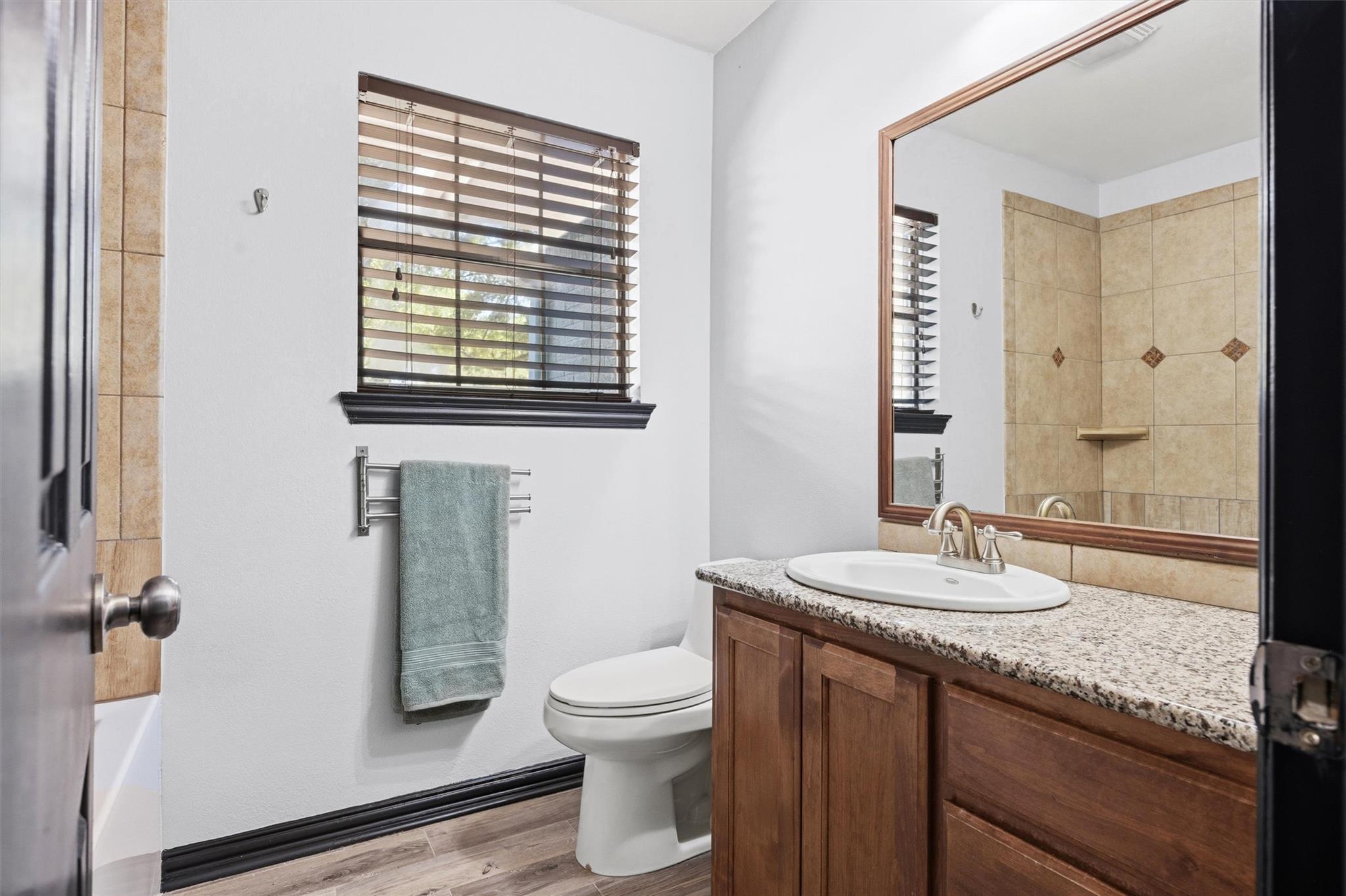 1011 Serenada Dr Property Photo 7