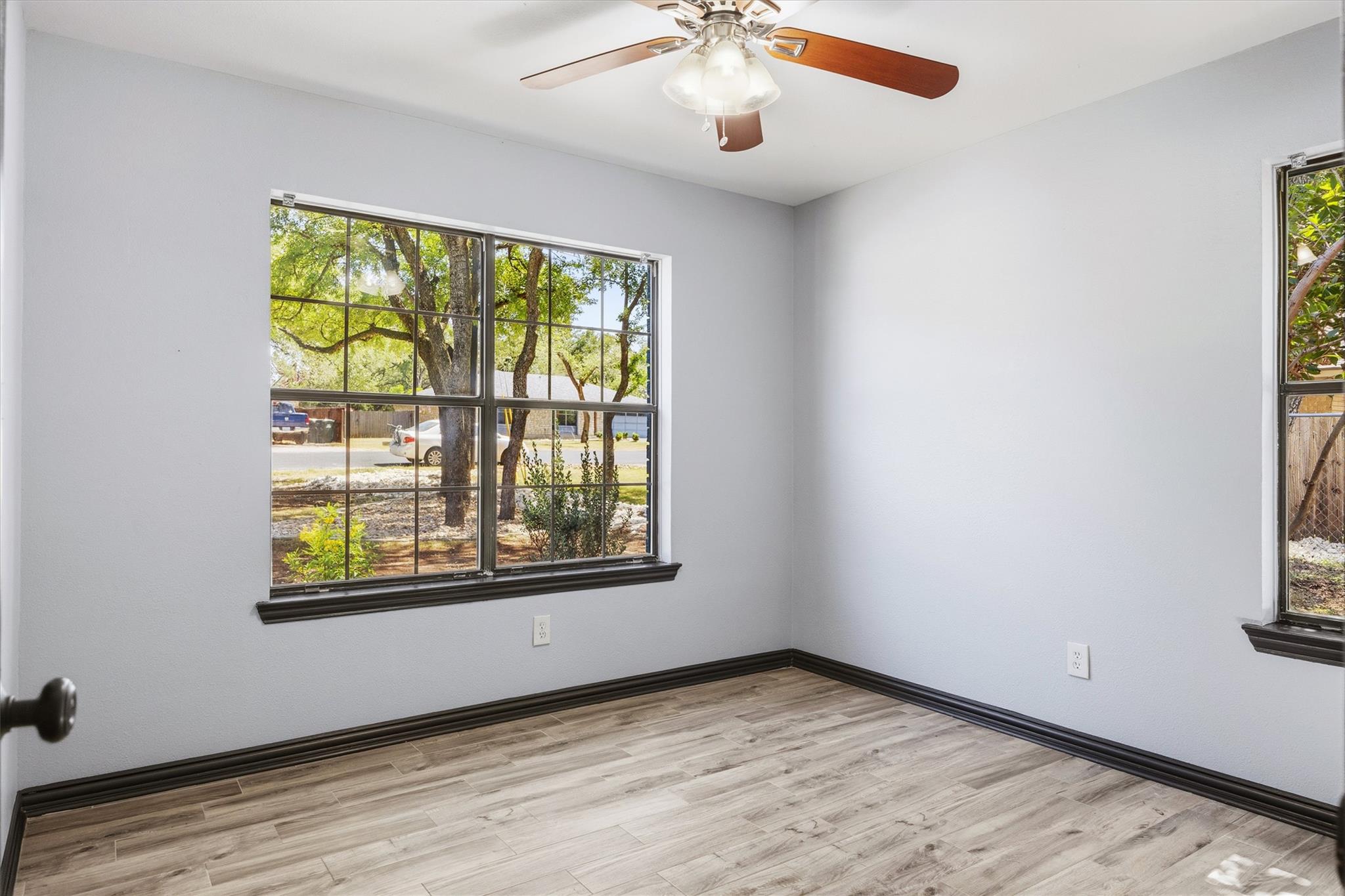 1011 Serenada Dr Property Photo 8