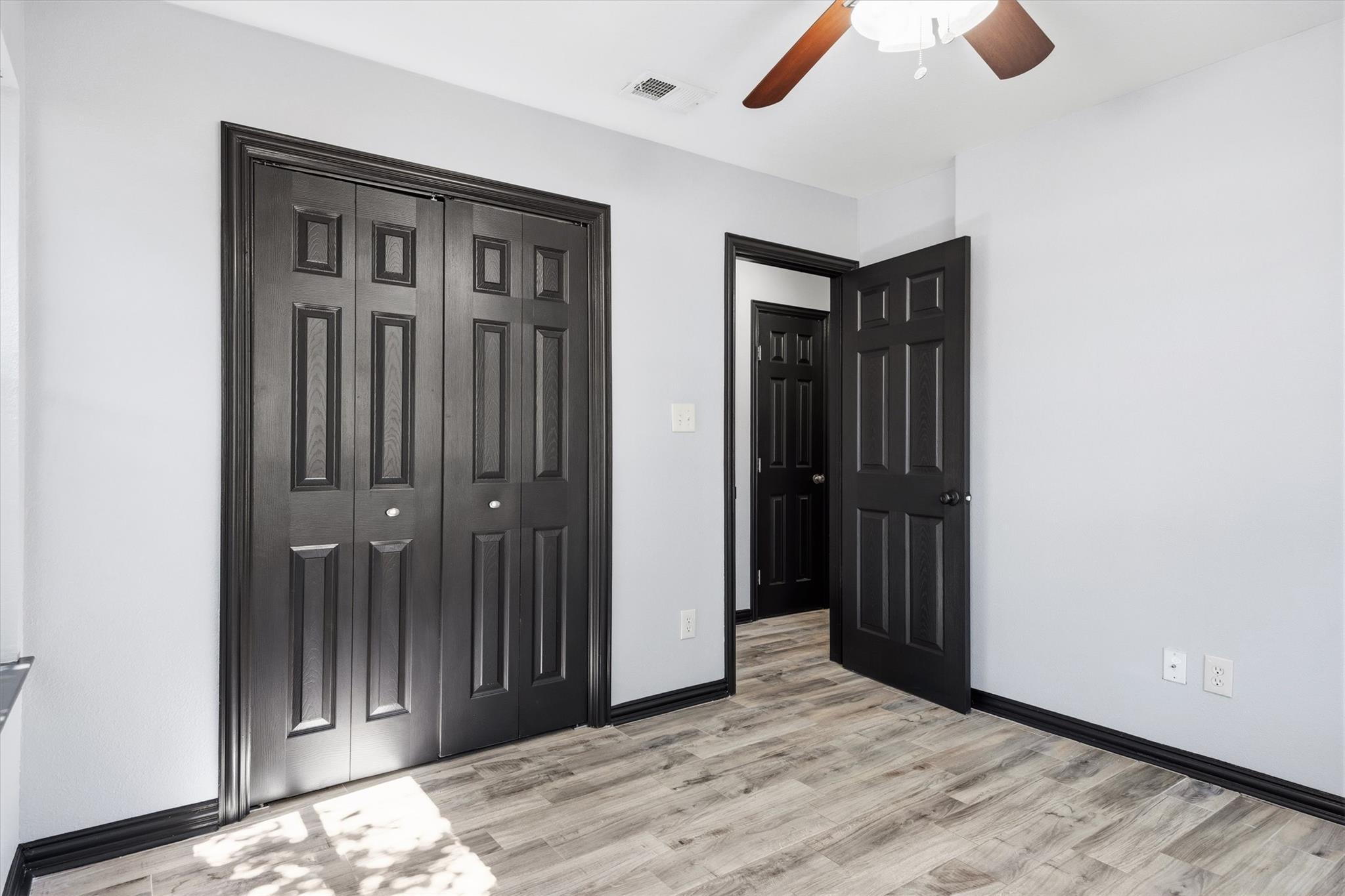 1011 Serenada Dr Property Photo 9