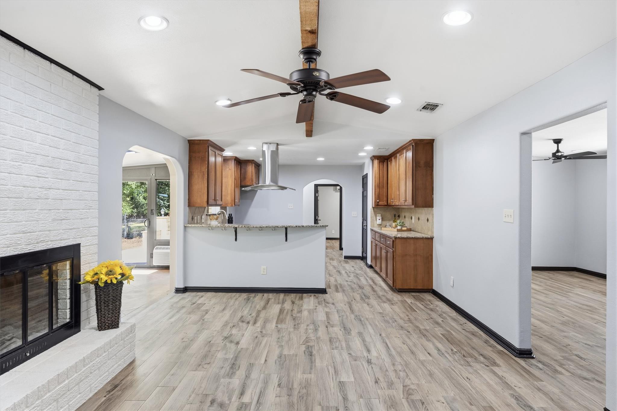 1011 Serenada Dr Property Photo 15
