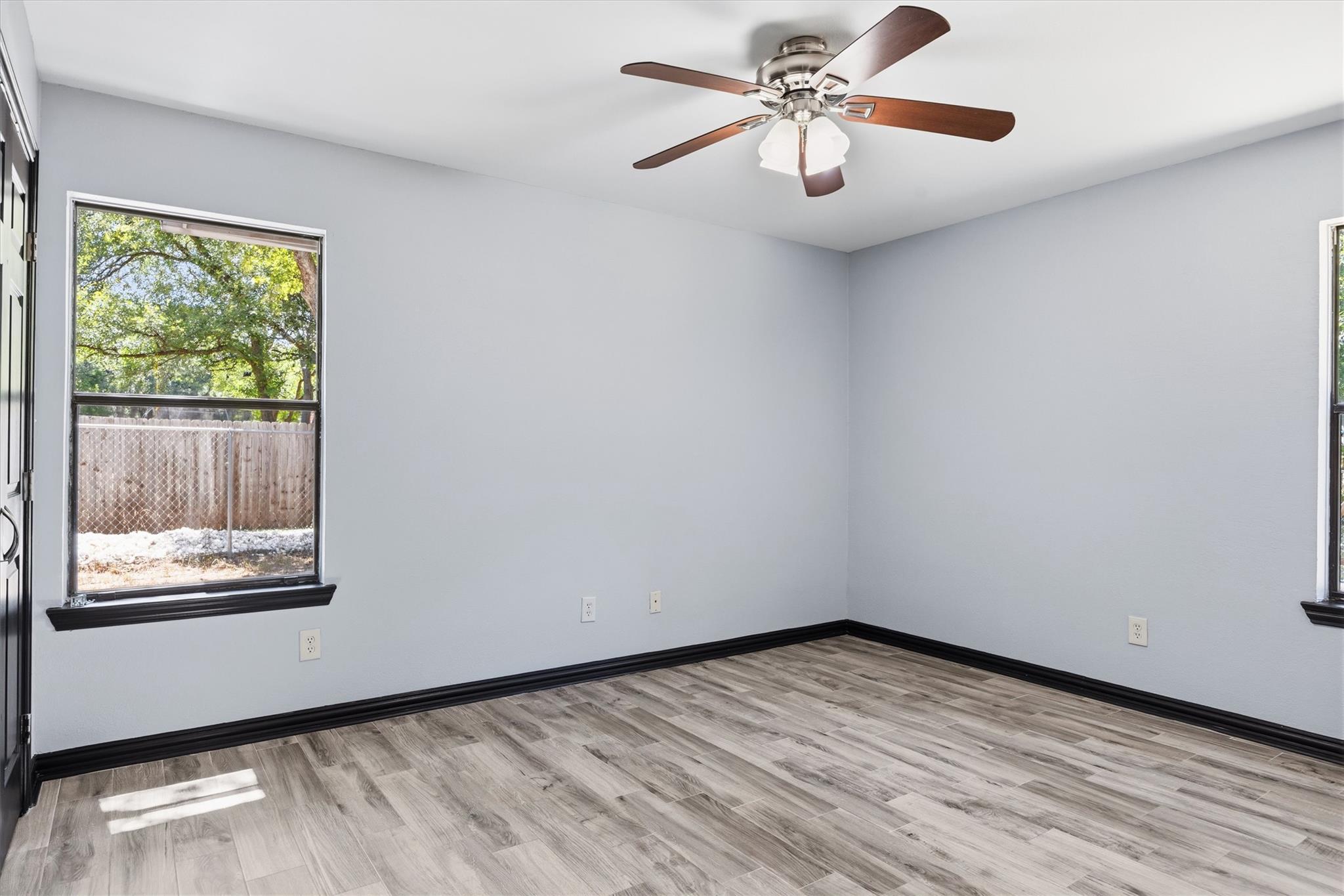 1011 Serenada Dr Property Photo 28