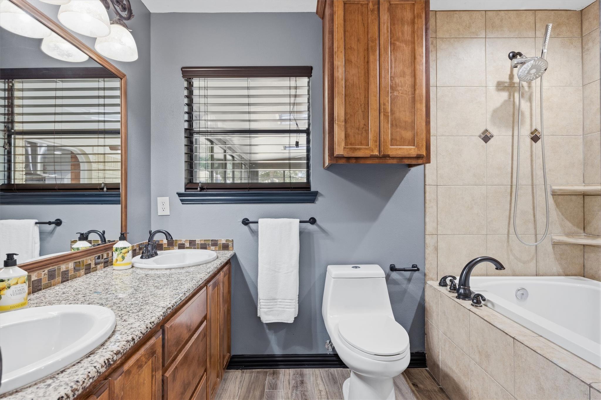 1011 Serenada Dr Property Photo 30