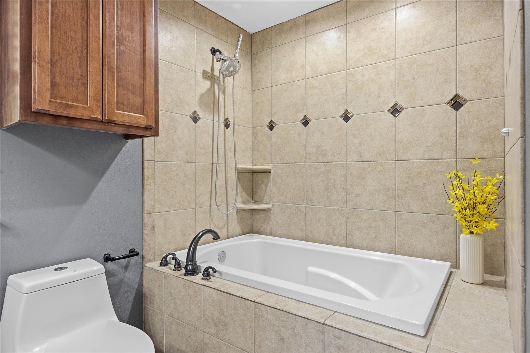 1011 Serenada Dr Property Photo 31