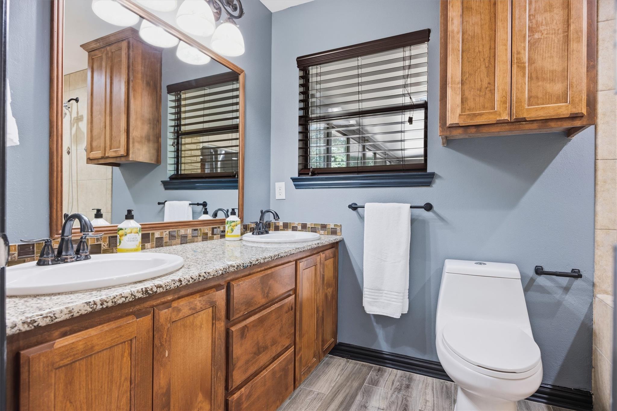 1011 Serenada Dr Property Photo 33