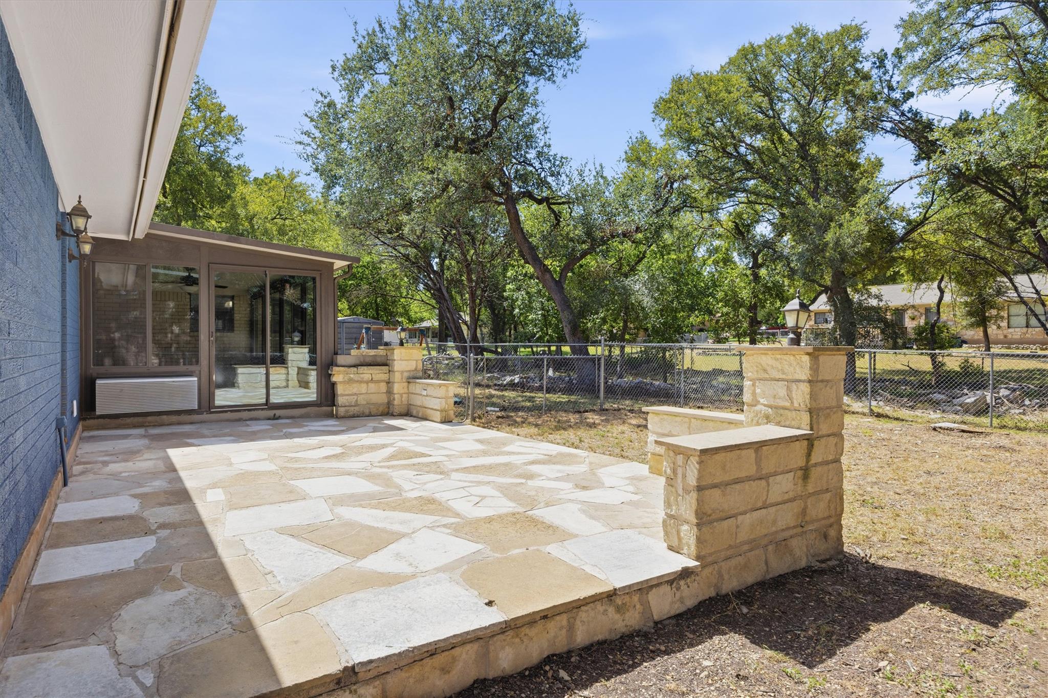 1011 Serenada Dr Property Photo 36