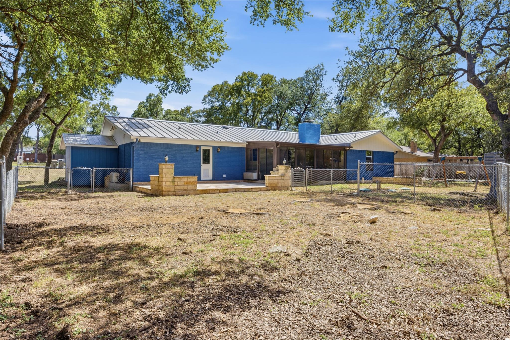 1011 Serenada Dr Property Photo 37