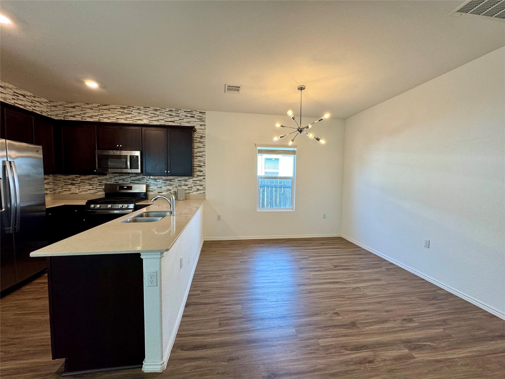 14221 Lyndora Ln Property Photo 5