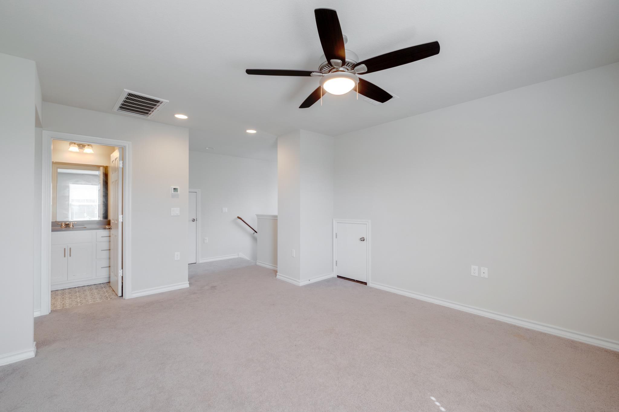 11920 Saddle Rock Dr Property Photo 14