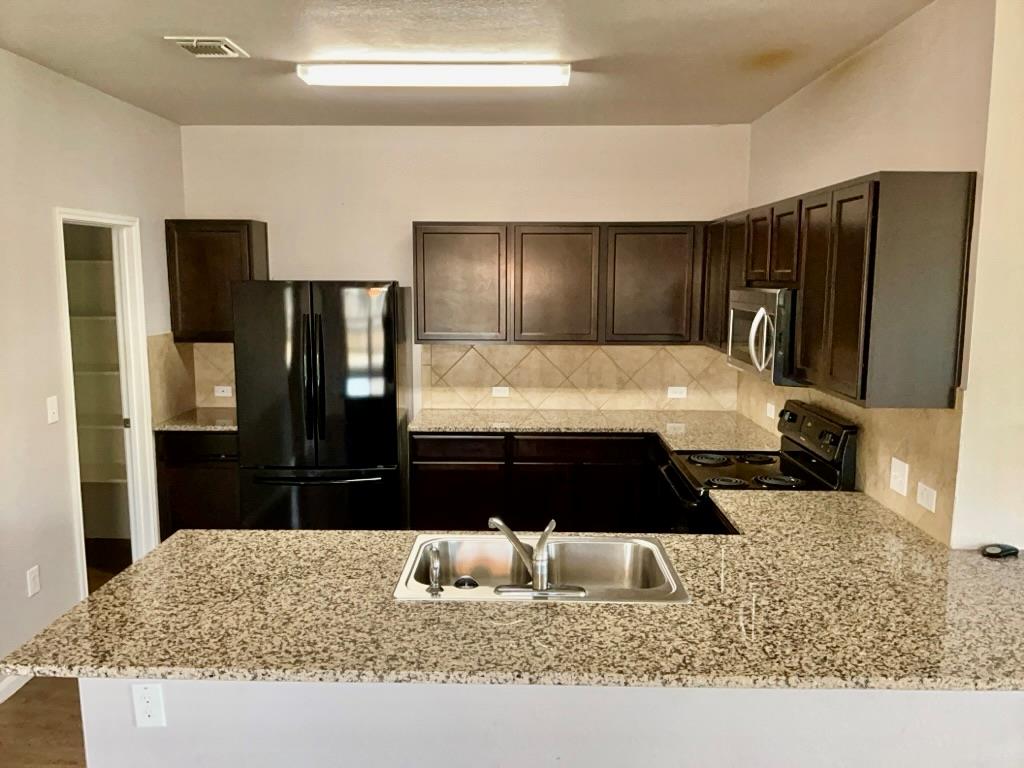 12040 Riparian Rd Property Photo 4