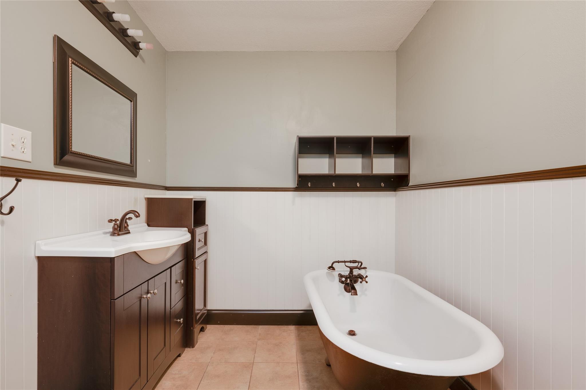 806 Barbara Dr Dr Property Photo 3