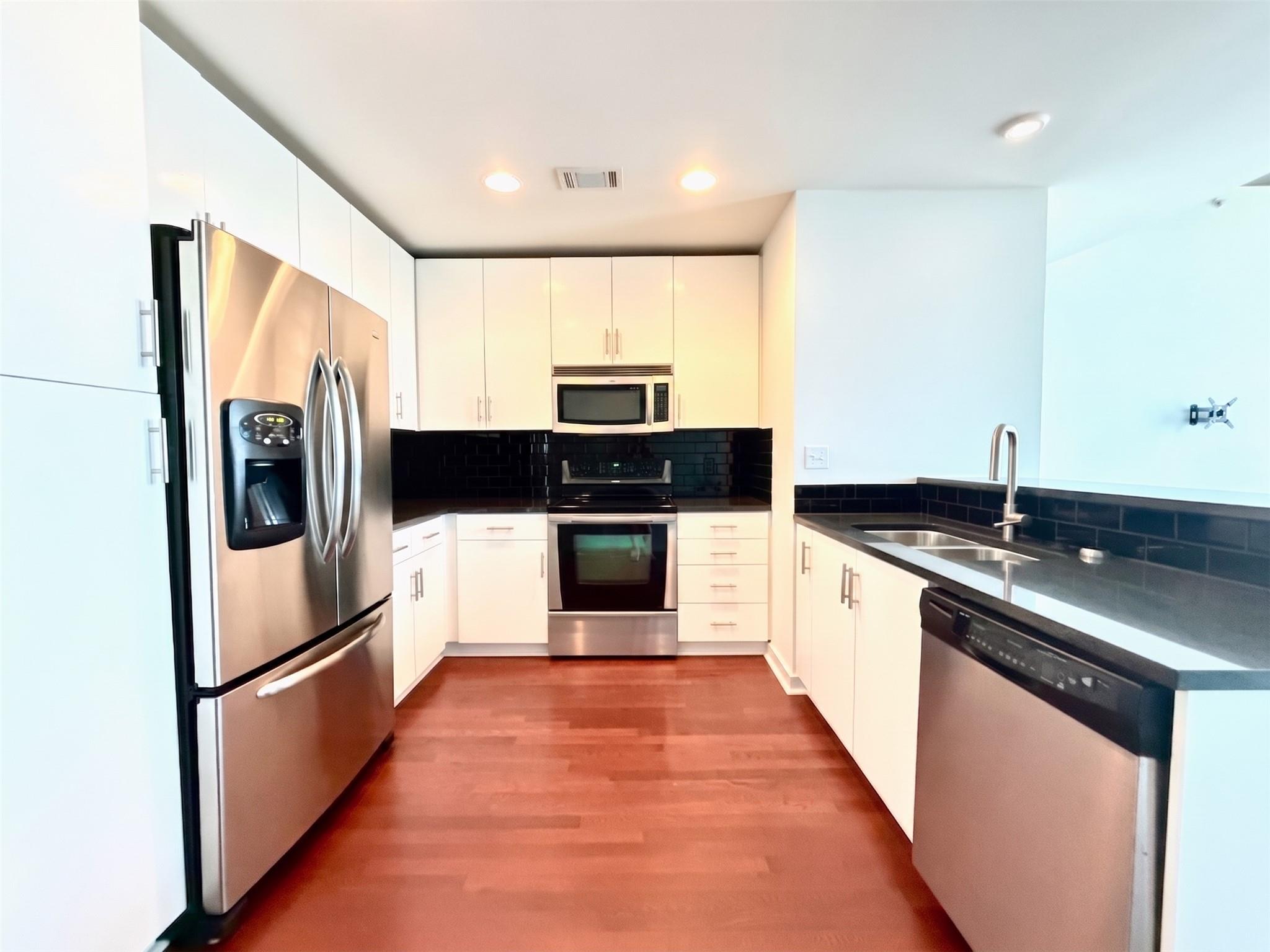 360 Nueces St #4008 Property Photo 6
