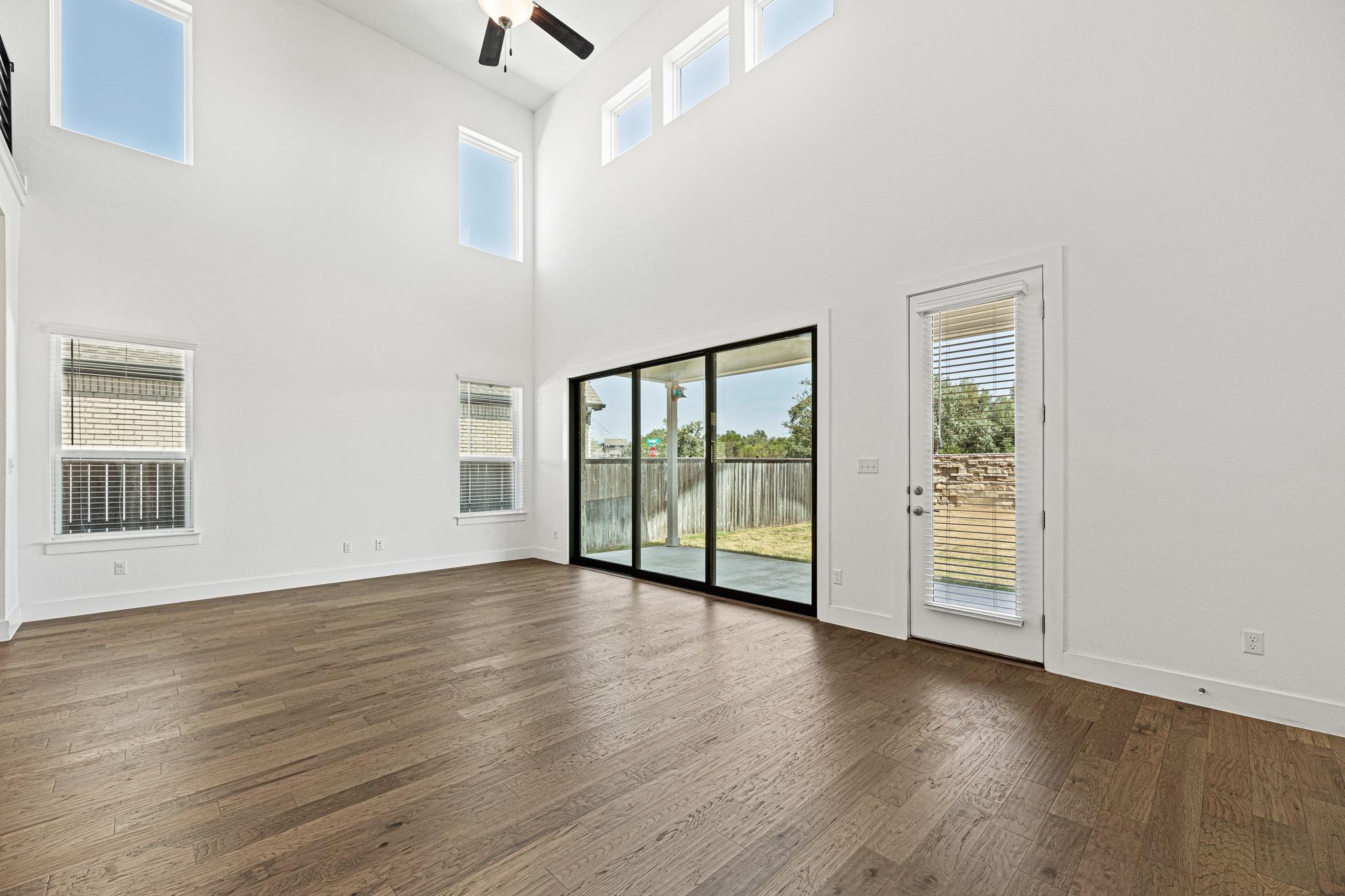 1105 Lickety Ln Property Photo 3