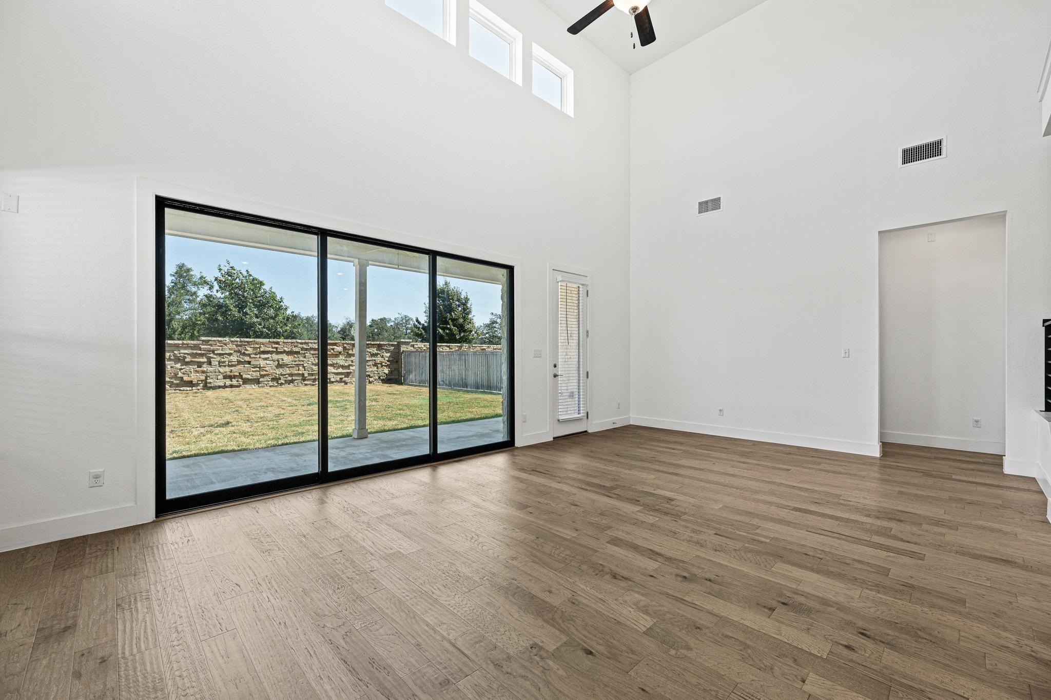 1105 Lickety Ln Property Photo 6