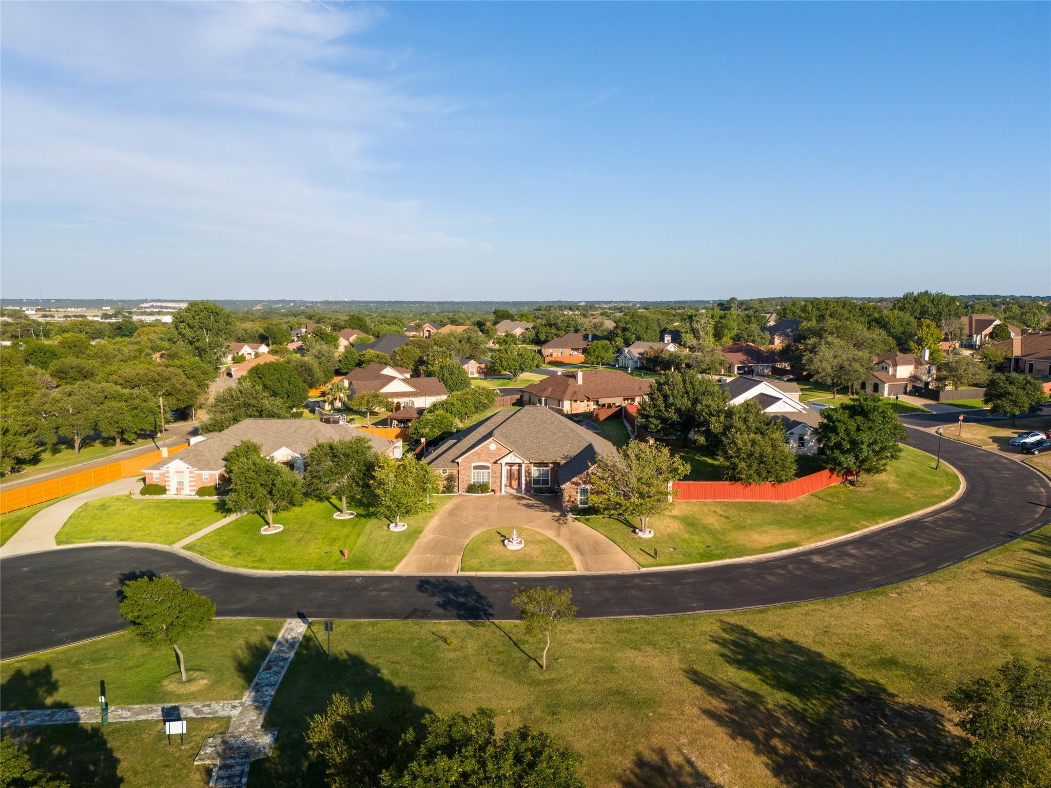 1004 Shady Hollow Ct Property Photo 4