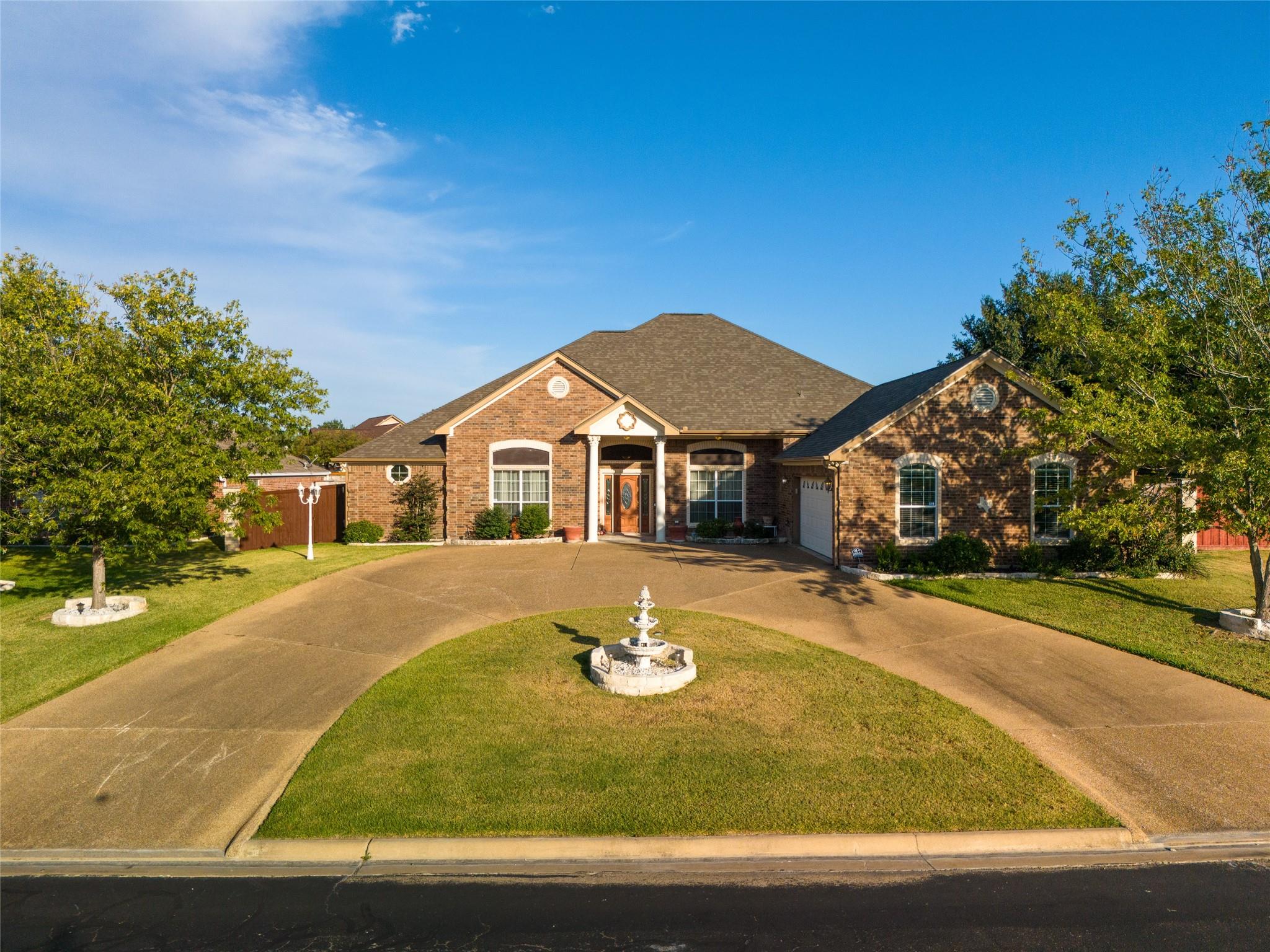 1004 Shady Hollow Ct Property Photo 6