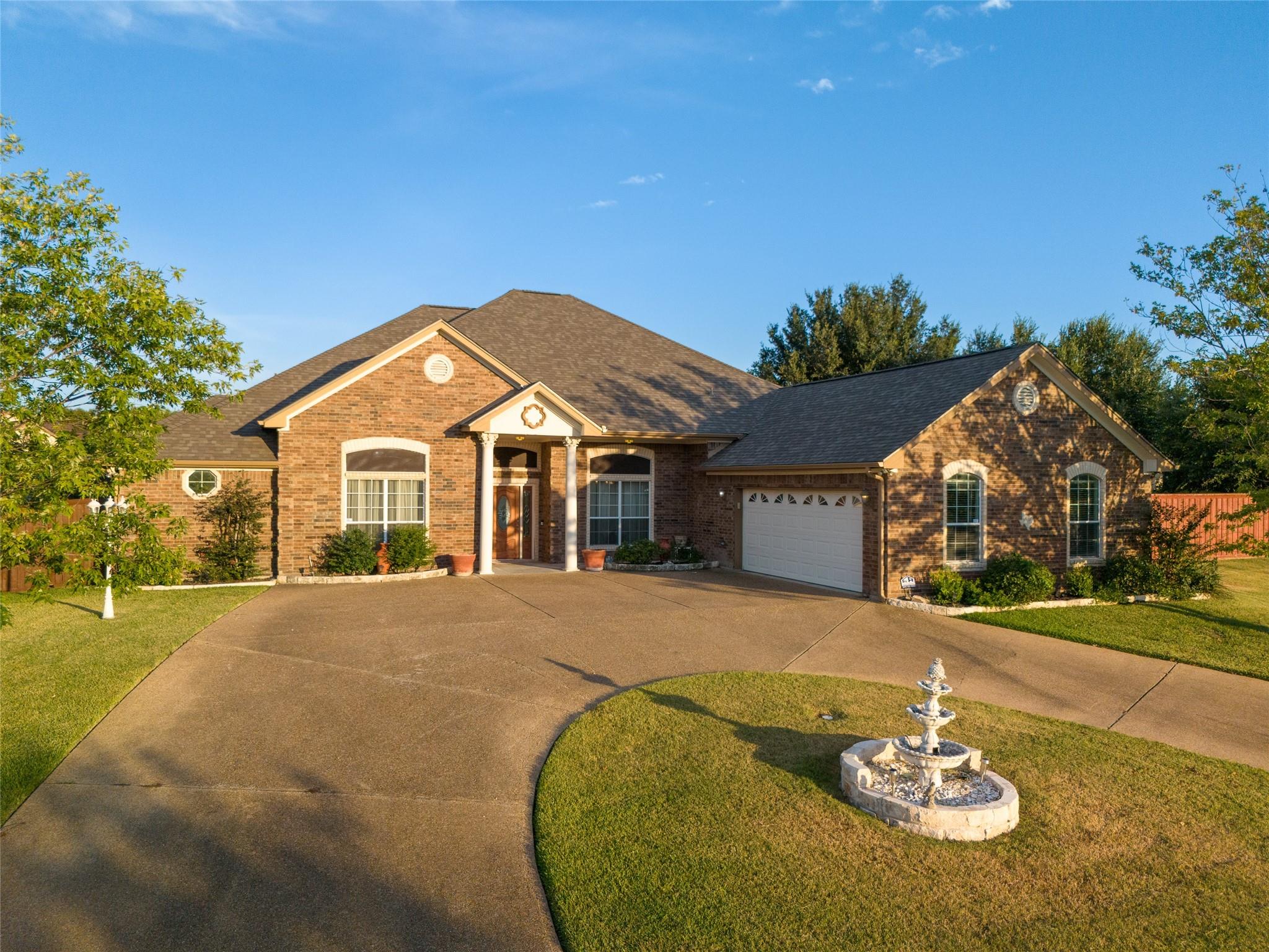 1004 Shady Hollow Ct Property Photo 7